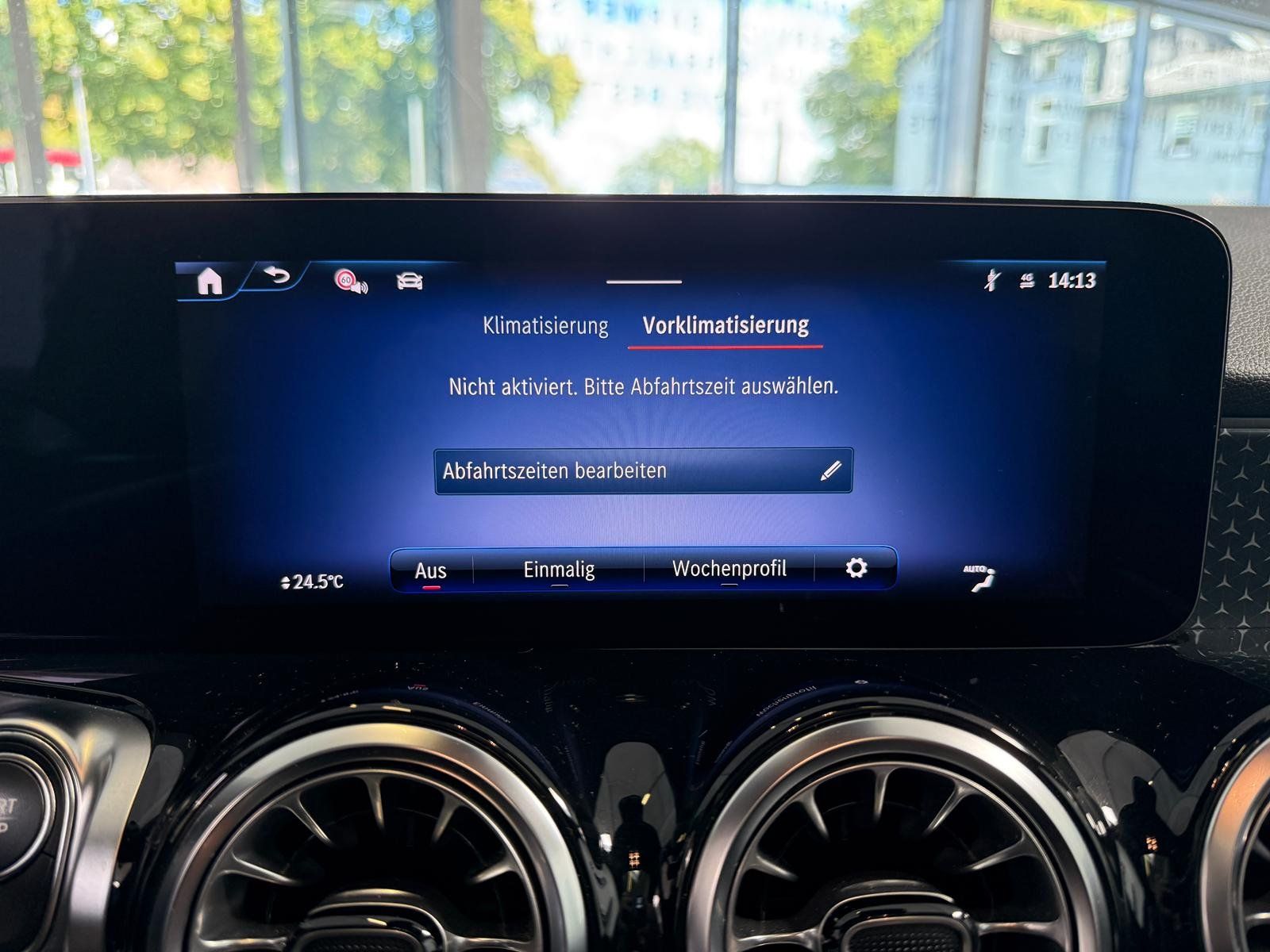 Fahrzeugabbildung Mercedes-Benz EQB 300 4M Progressive PANO+KAMERA+TOTW+CARPLAY