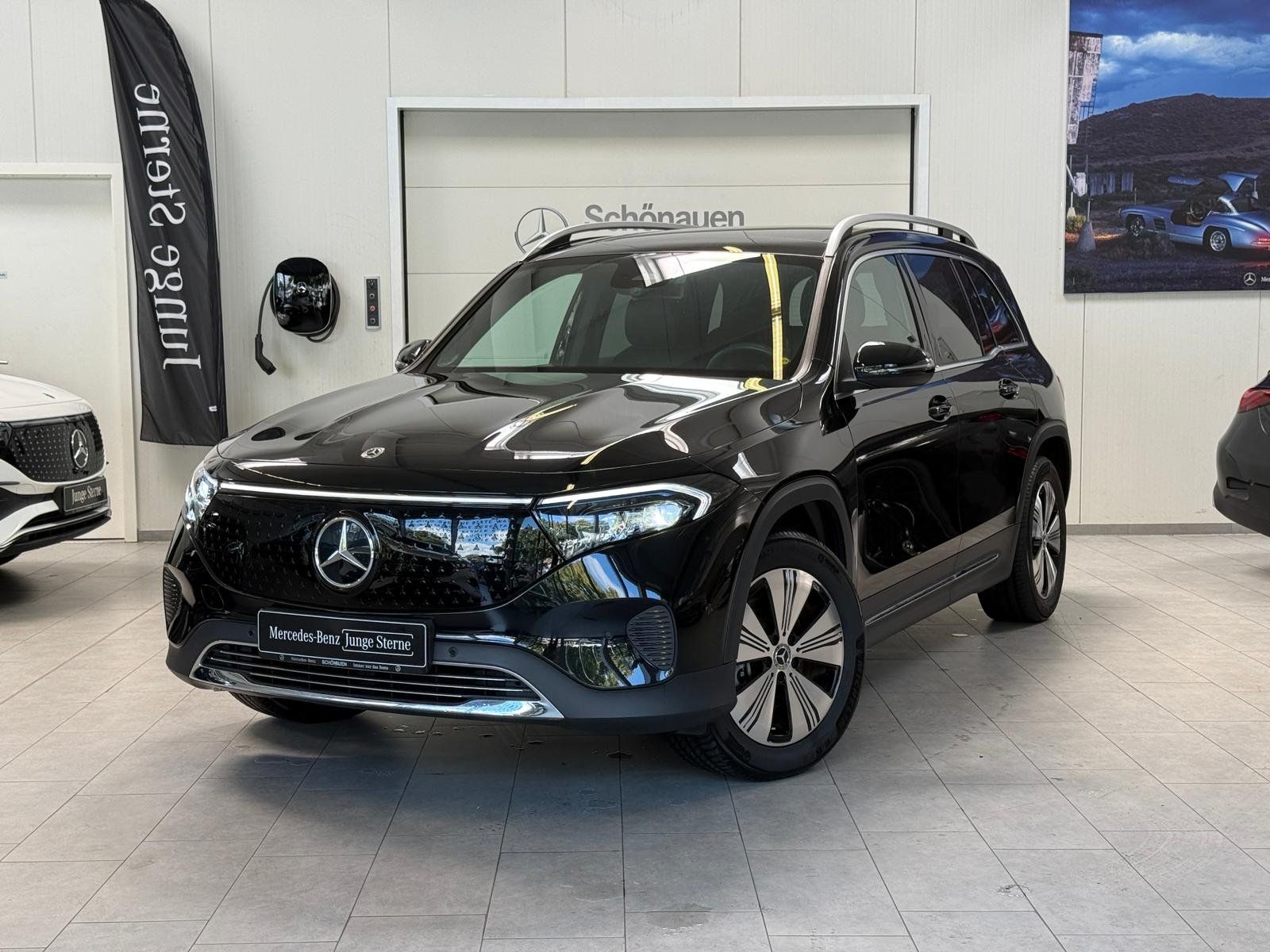 Fahrzeugabbildung Mercedes-Benz EQB 300 4M Progressive PANO+KAMERA+TOTW+CARPLAY