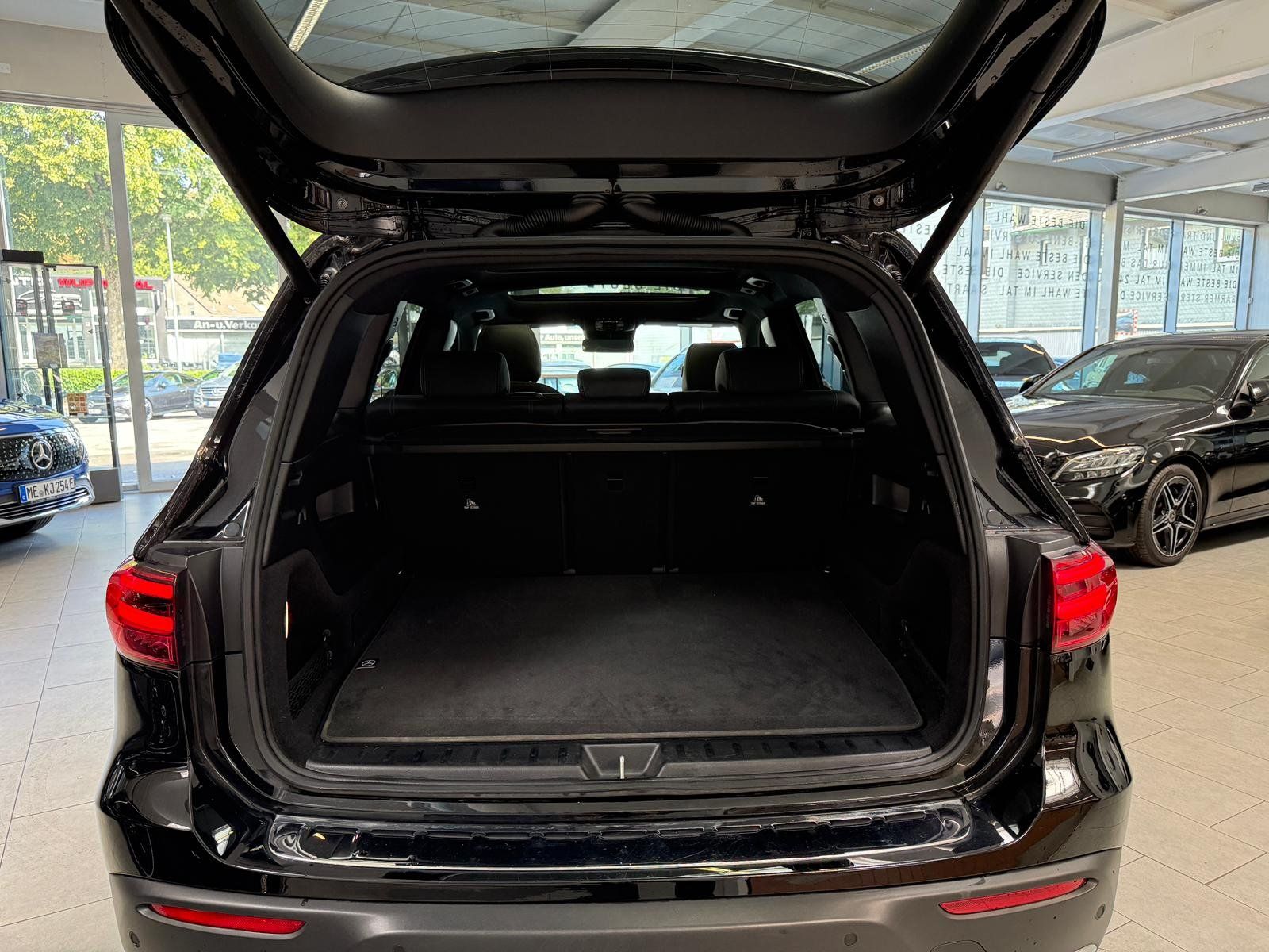 Fahrzeugabbildung Mercedes-Benz EQB 300 4M Progressive PANO+KAMERA+TOTW+CARPLAY