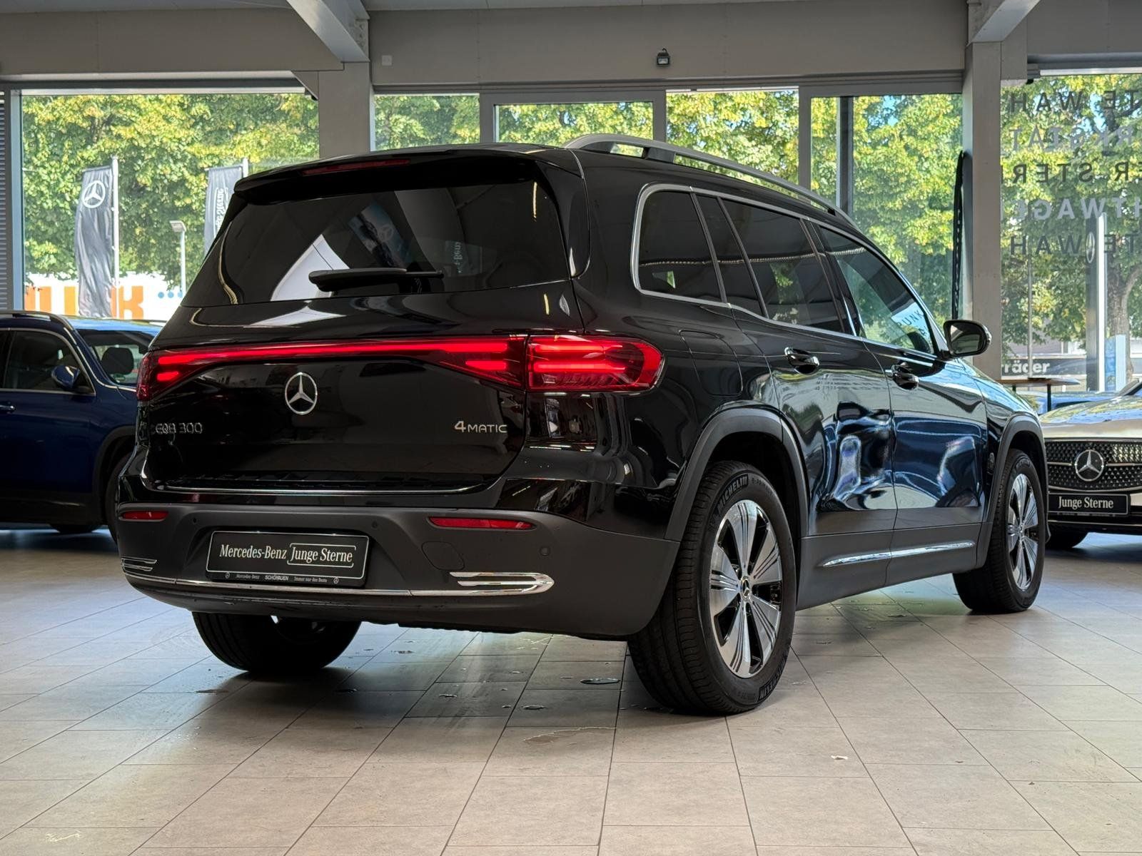Fahrzeugabbildung Mercedes-Benz EQB 300 4M Progressive PANO+KAMERA+TOTW+CARPLAY