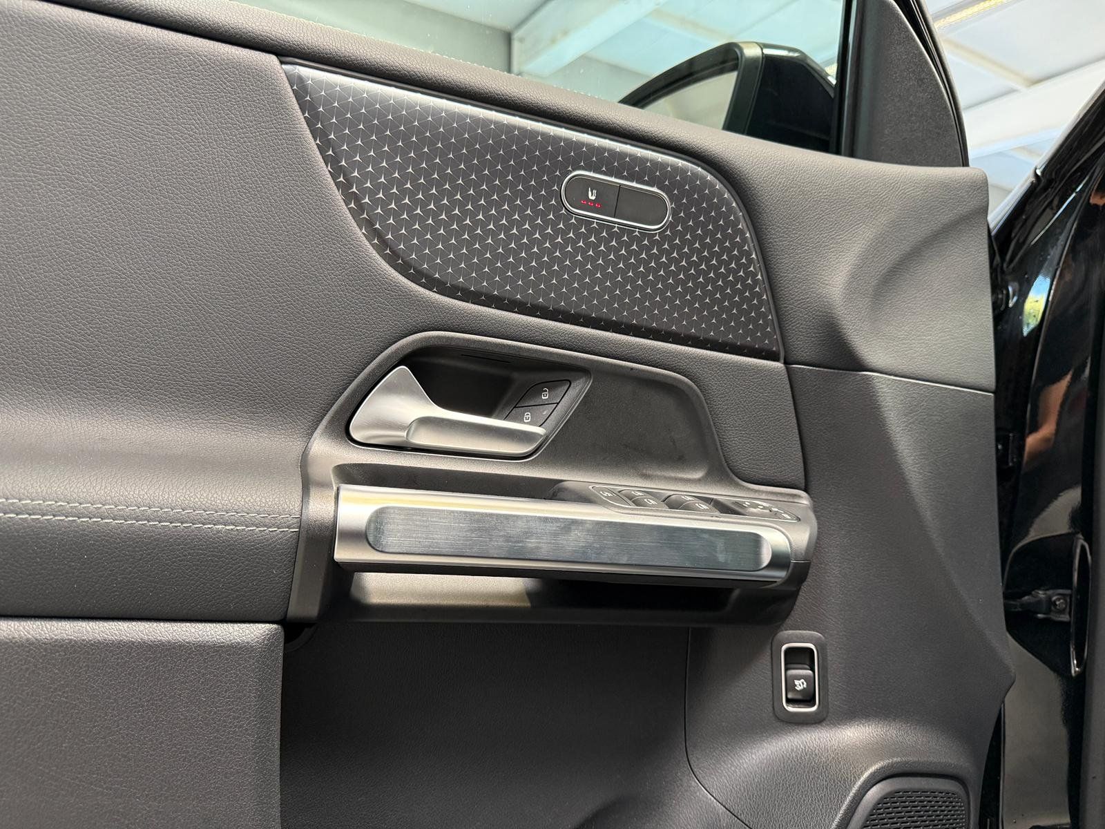 Fahrzeugabbildung Mercedes-Benz EQB 300 4M Progressive PANO+KAMERA+TOTW+CARPLAY