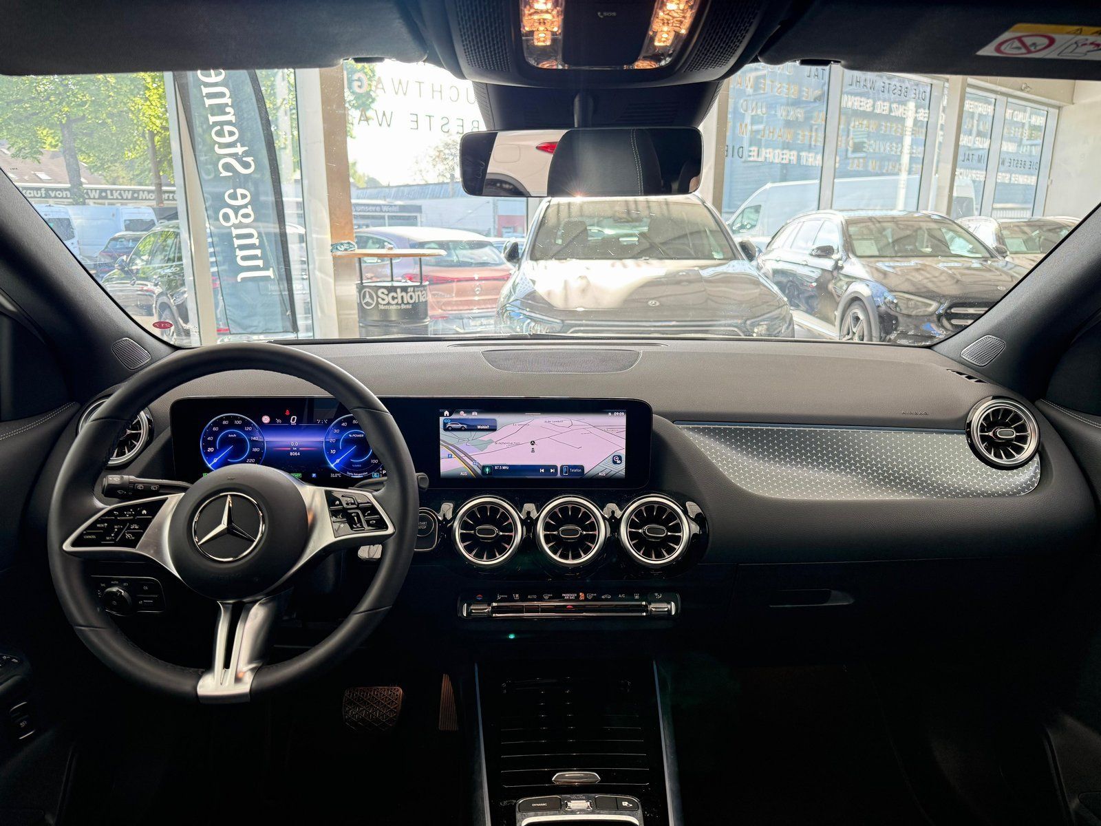 Fahrzeugabbildung Mercedes-Benz EQA 250 PROGRESSIVE ADVANCED+VZASSIST+CARPLAY
