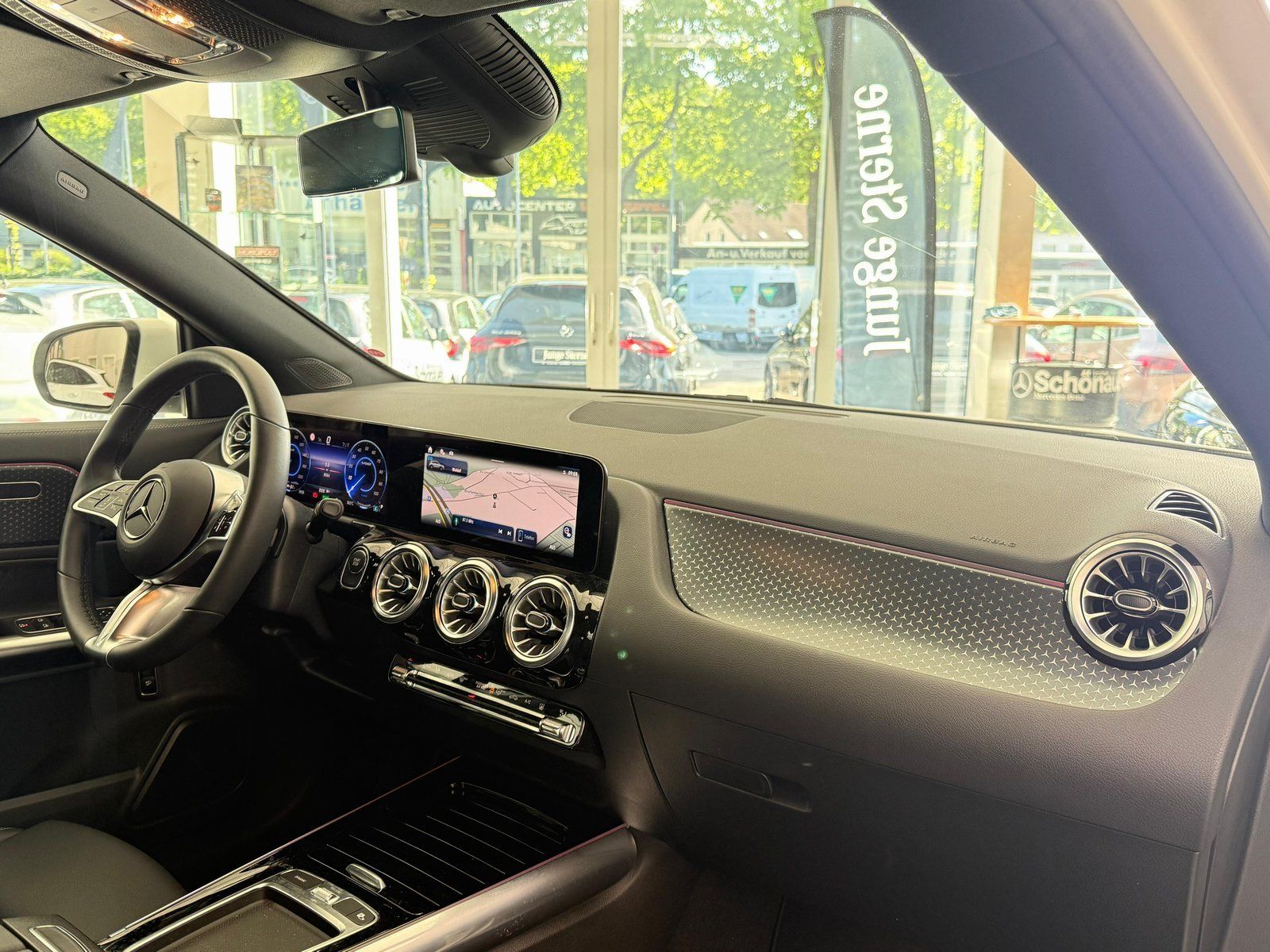 Fahrzeugabbildung Mercedes-Benz EQA 250 PROGRESSIVE ADVANCED+VZASSIST+CARPLAY