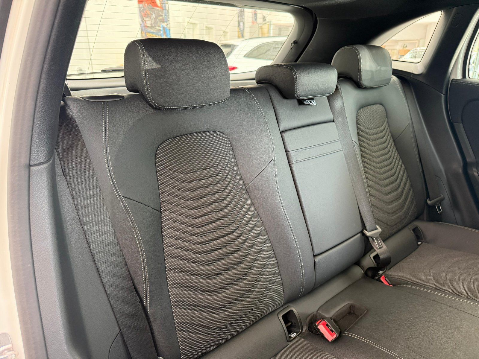 Fahrzeugabbildung Mercedes-Benz EQA 250 PROGRESSIVE ADVANCED+VZASSIST+CARPLAY