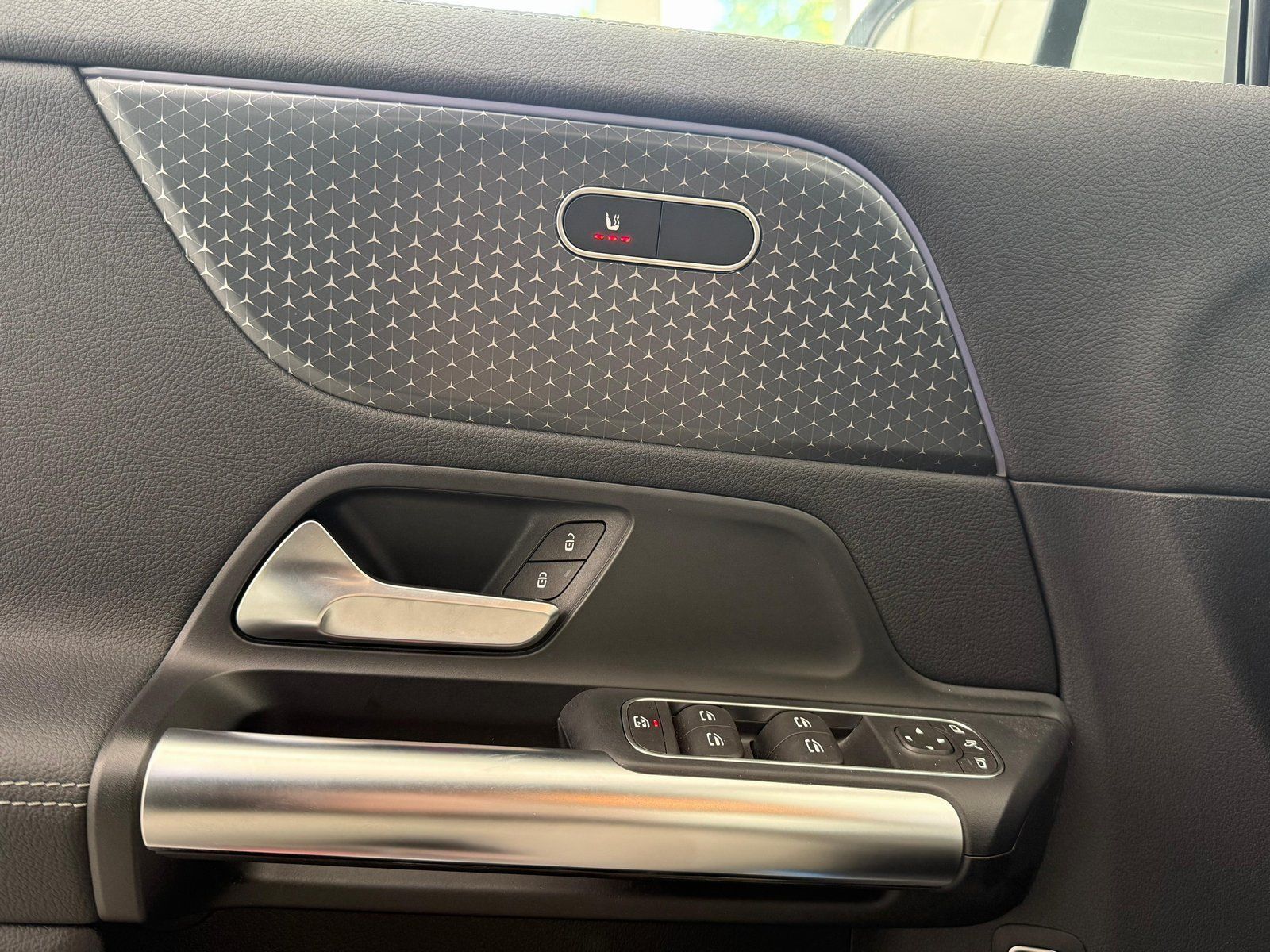 Fahrzeugabbildung Mercedes-Benz EQA 250 PROGRESSIVE ADVANCED+VZASSIST+CARPLAY