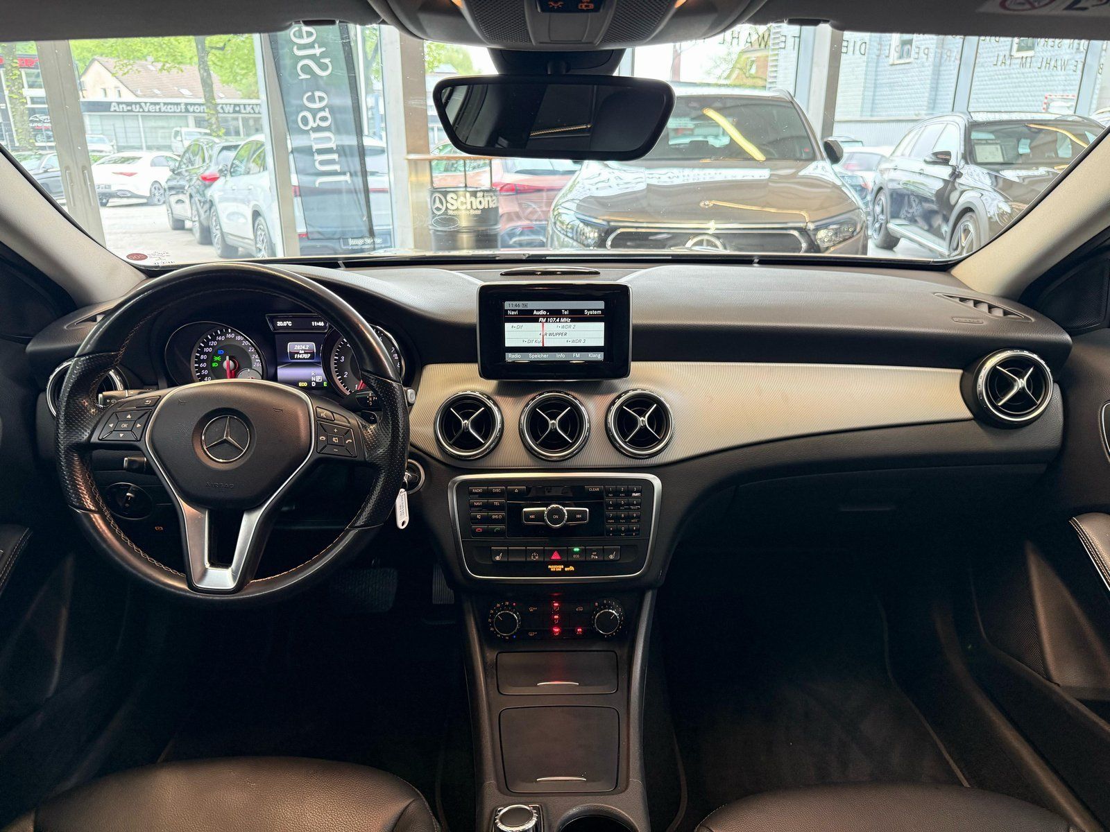 Fahrzeugabbildung Mercedes-Benz GLA 200 AUTOMATIK+18"AHK+BIXENON+THERMATIC+PTS