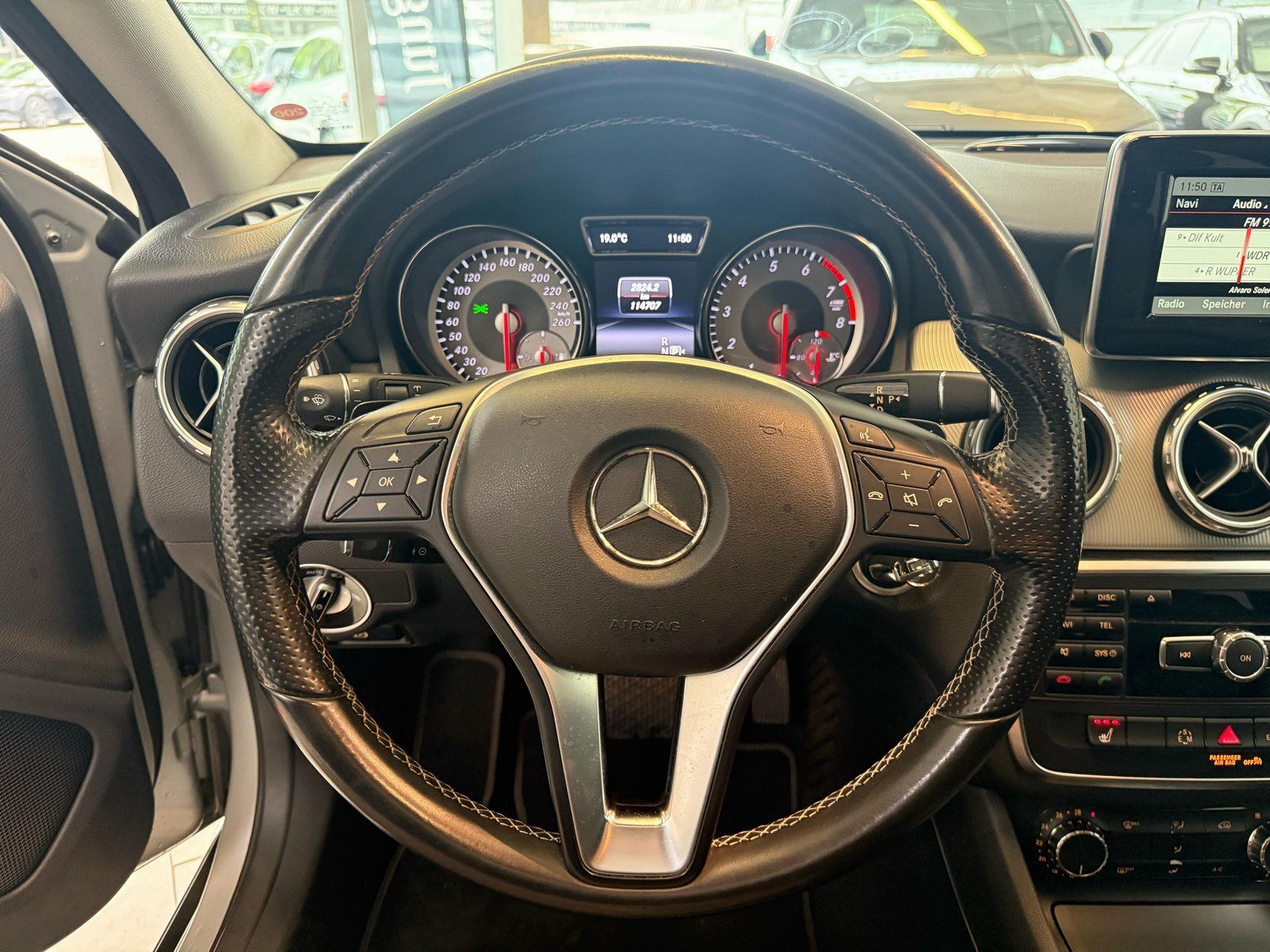 Fahrzeugabbildung Mercedes-Benz GLA 200 AUTOMATIK+18"AHK+BIXENON+THERMATIC+PTS