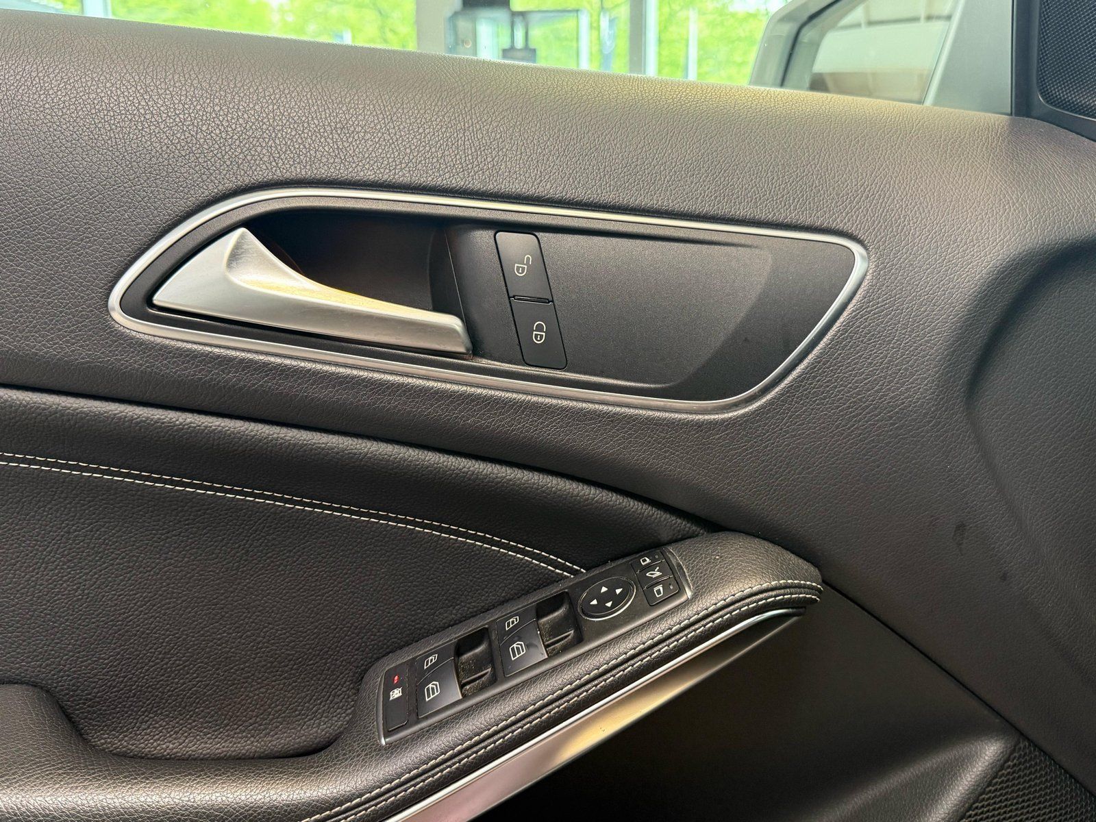 Fahrzeugabbildung Mercedes-Benz GLA 200 AUTOMATIK+18"AHK+BIXENON+THERMATIC+PTS