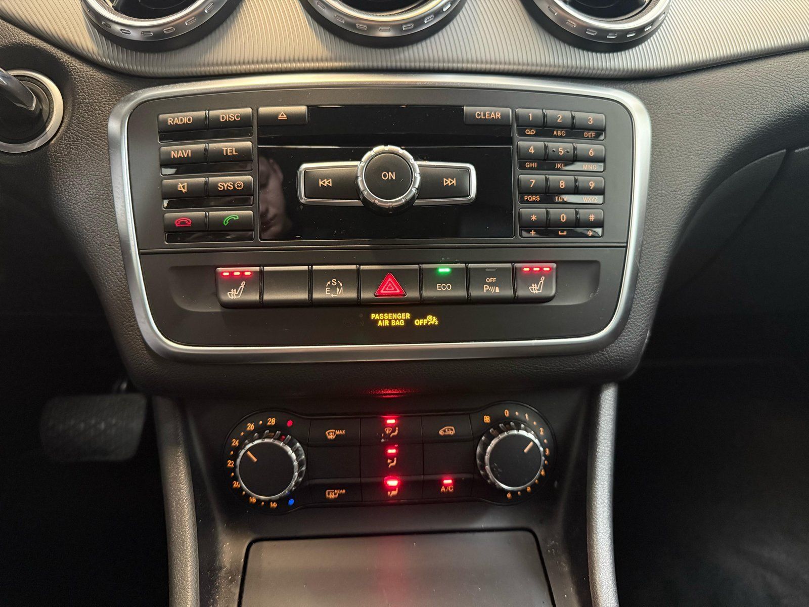 Fahrzeugabbildung Mercedes-Benz GLA 200 AUTOMATIK+18"AHK+BIXENON+THERMATIC+PTS