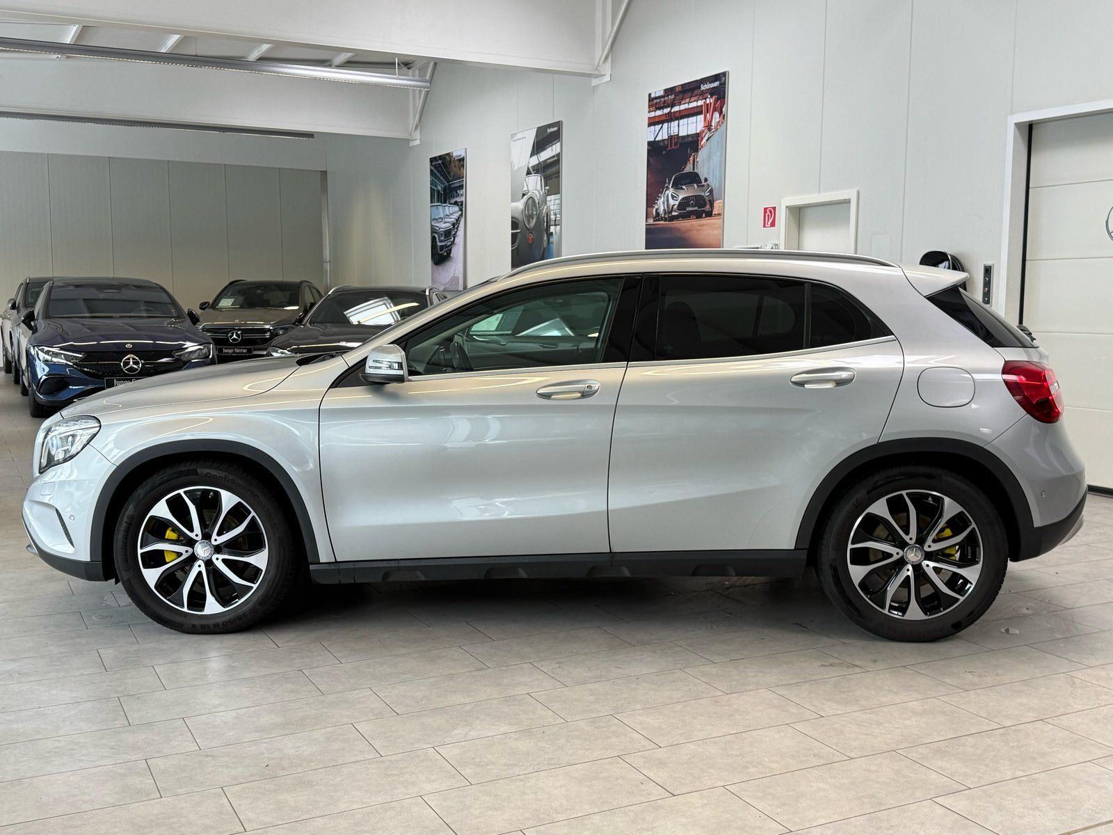 Fahrzeugabbildung Mercedes-Benz GLA 200 AUTOMATIK+18"AHK+BIXENON+THERMATIC+PTS