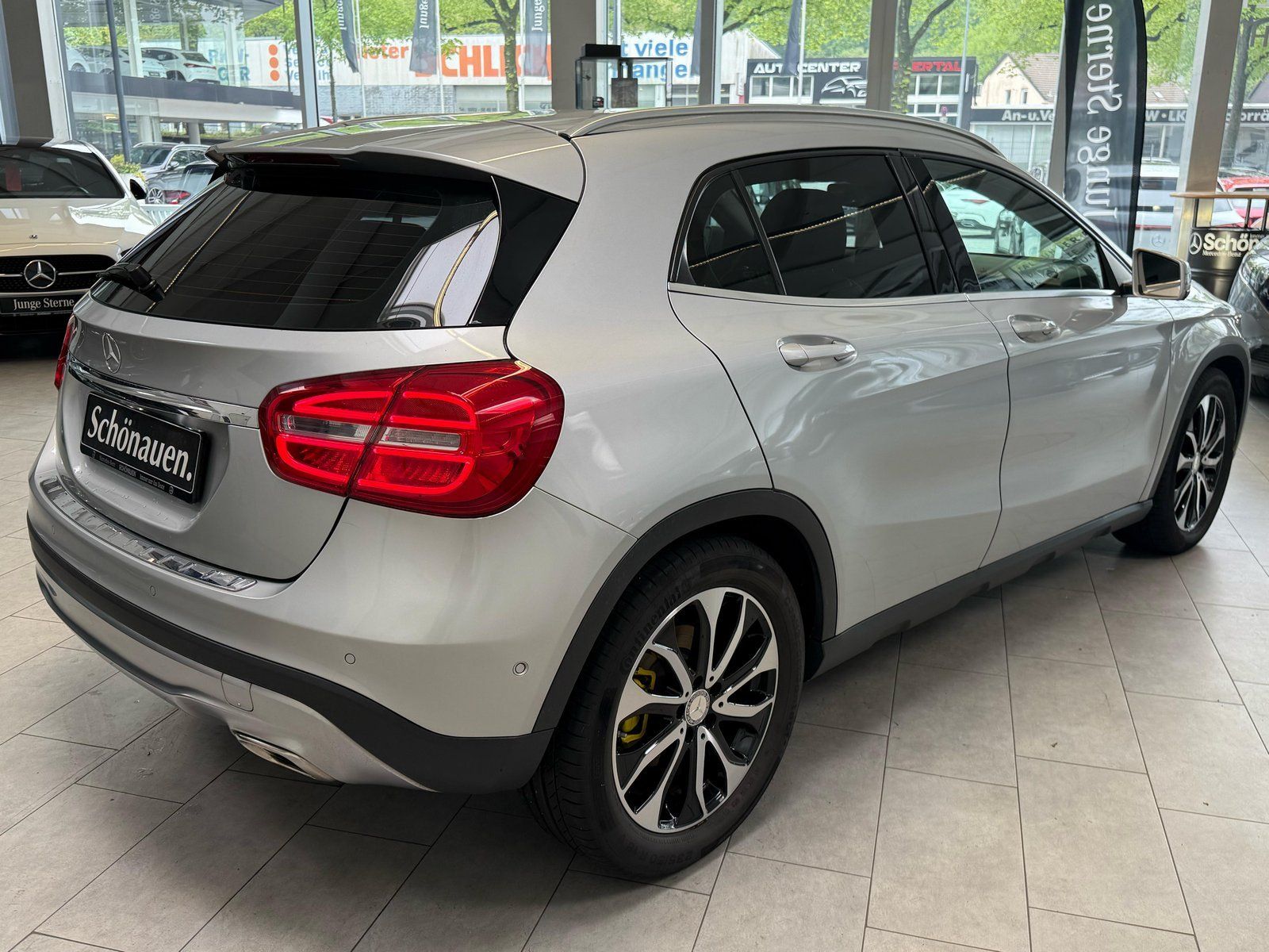 Fahrzeugabbildung Mercedes-Benz GLA 200 AUTOMATIK+18"AHK+BIXENON+THERMATIC+PTS