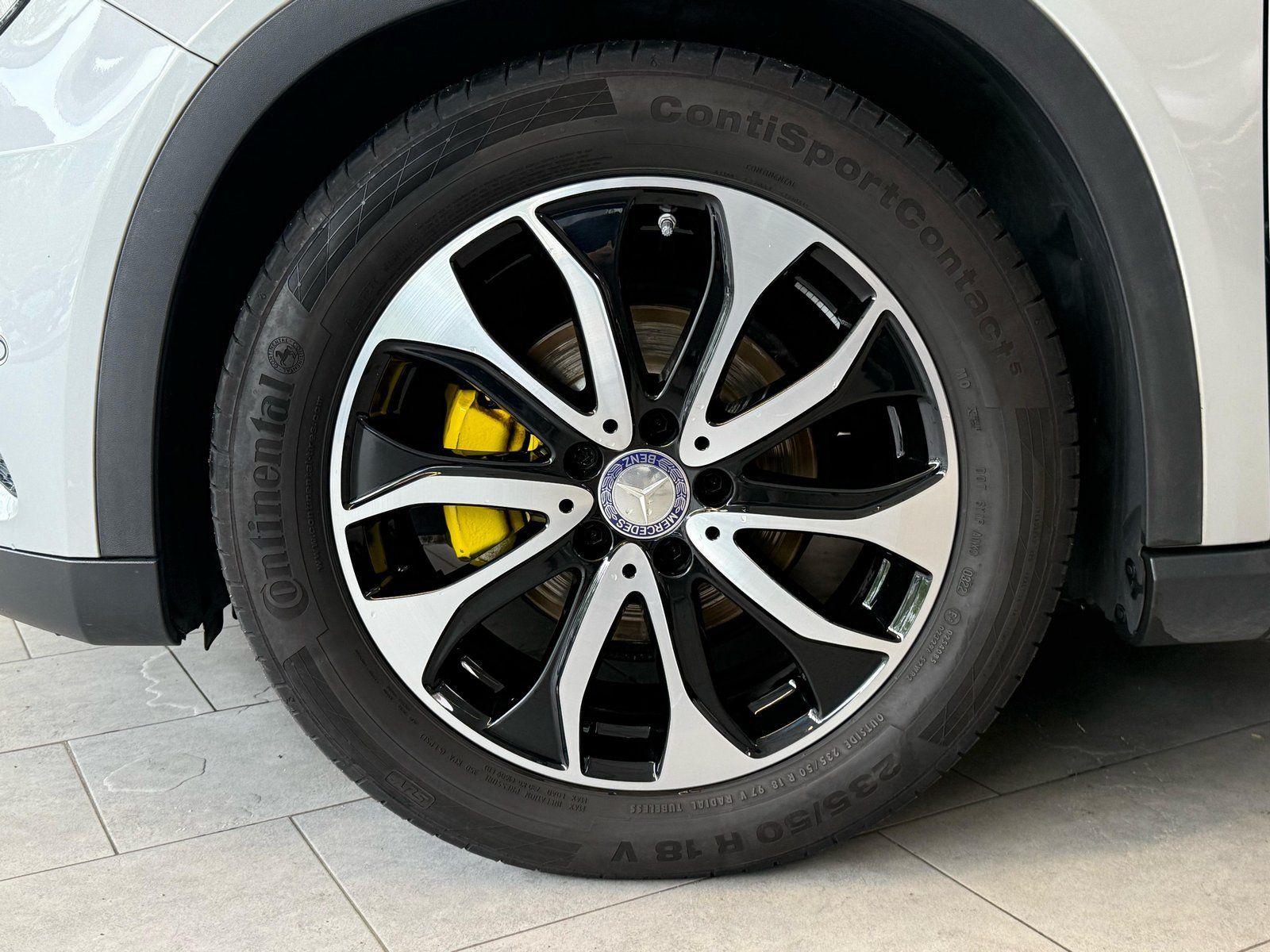 Fahrzeugabbildung Mercedes-Benz GLA 200 AUTOMATIK+18"AHK+BIXENON+THERMATIC+PTS