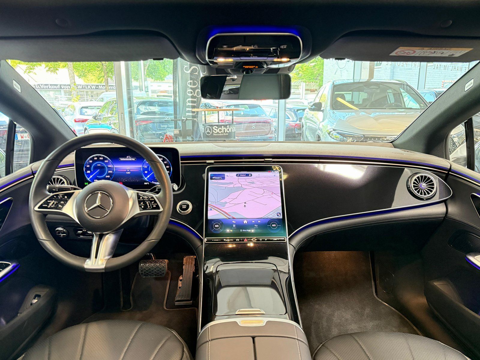 Fahrzeugabbildung Mercedes-Benz EQE 300 ADVANCED PLUS+PANO+AC+SIDEBAGS+WINTERPKT