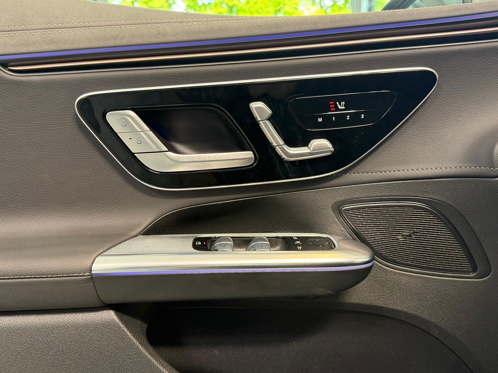 Fahrzeugabbildung Mercedes-Benz EQE 300 ADVANCED PLUS+PANO+AC+SIDEBAGS+WINTERPKT