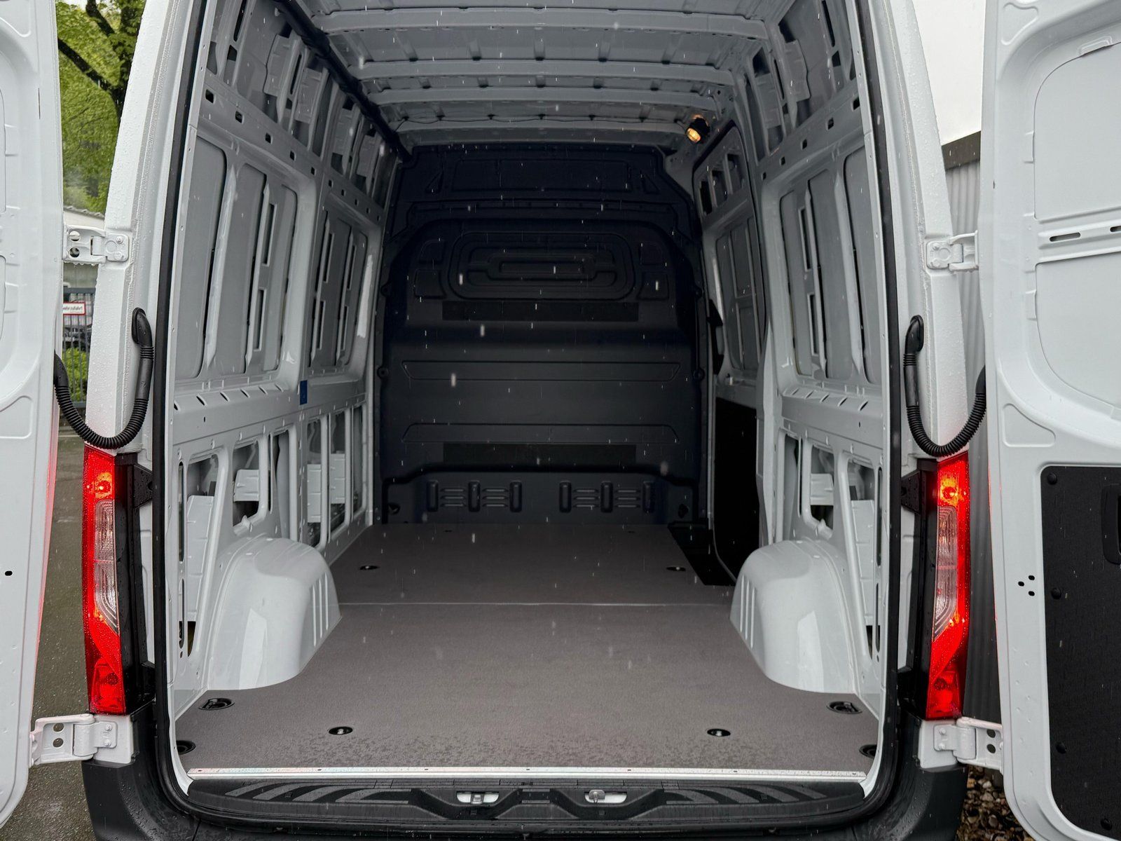 Fahrzeugabbildung Mercedes-Benz Sprinter 311 CDI KA hoch L2H2 HINTERRAD+MBUX+CAM
