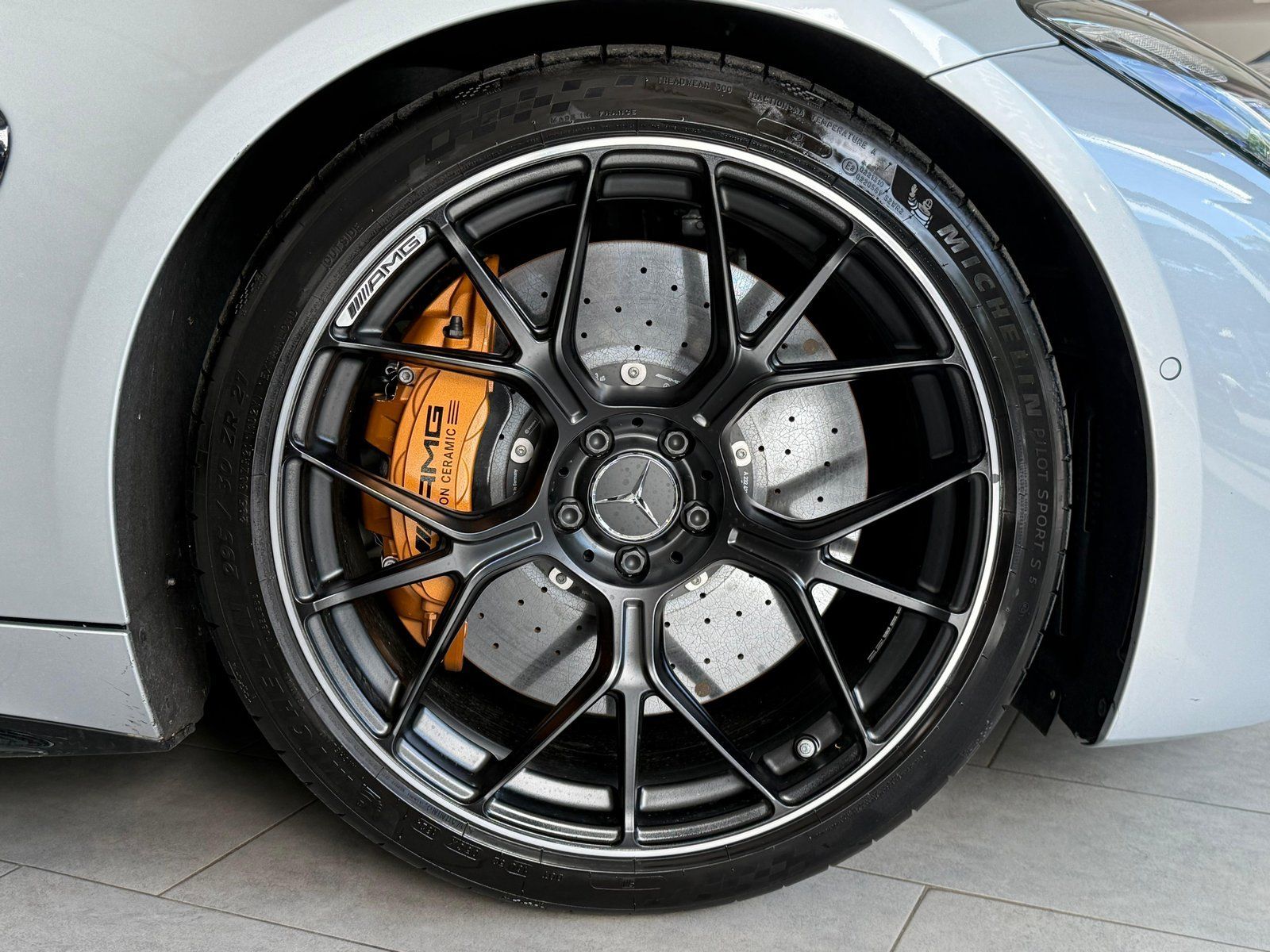 Fahrzeugabbildung Mercedes-Benz Mercedes-AMG GT 63 4M+ KERAMIK+21"+CARBON+LIFT