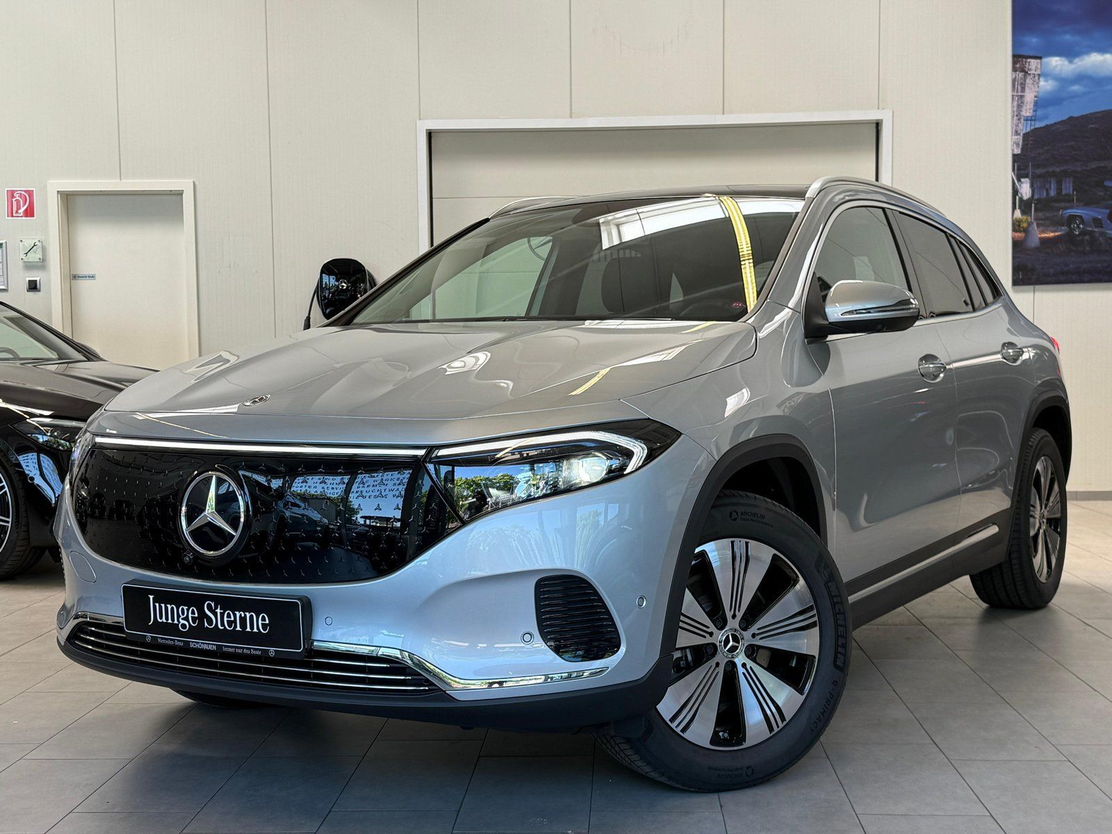 Mercedes-Benz EQA 250+ FACELIFT+PANO+DISTR+360+KEYLESS+CARPLAY
