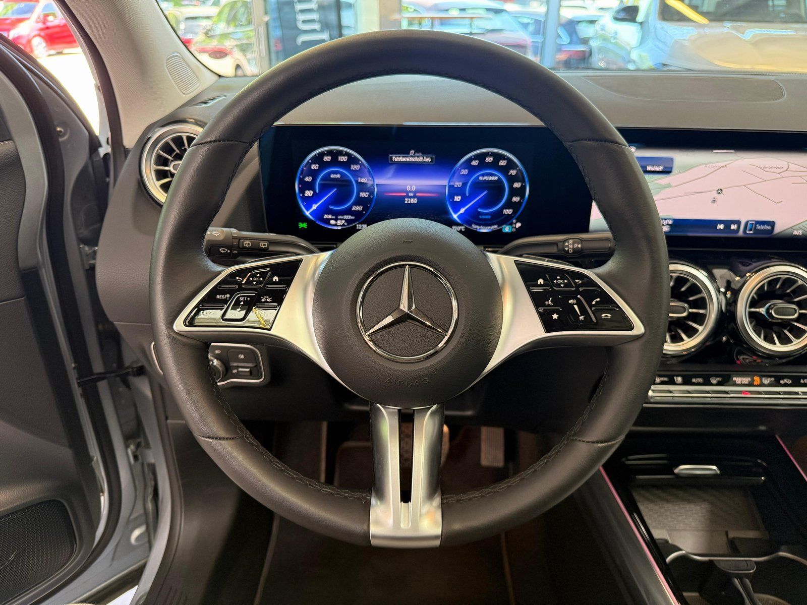 Fahrzeugabbildung Mercedes-Benz EQA 250+ FACELIFT+PANO+DISTR+360+KEYLESS+CARPLAY