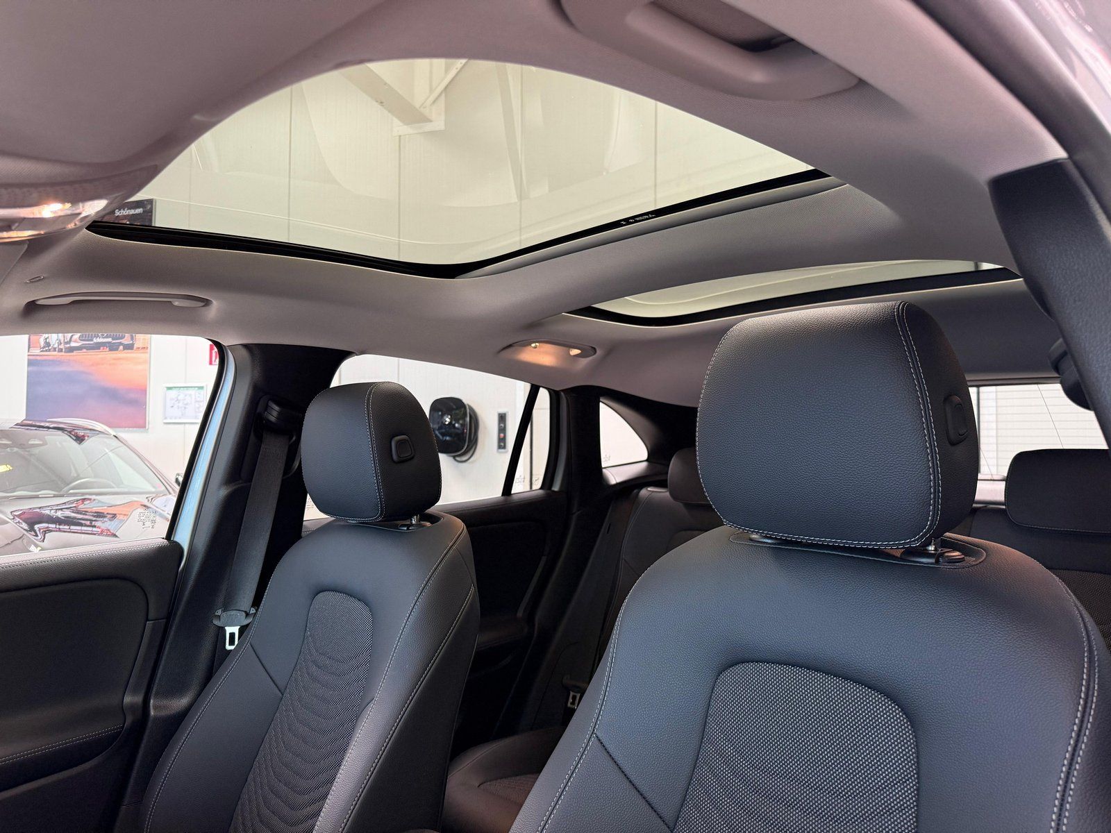 Fahrzeugabbildung Mercedes-Benz EQA 250+ FACELIFT+PANO+DISTR+360+KEYLESS+CARPLAY