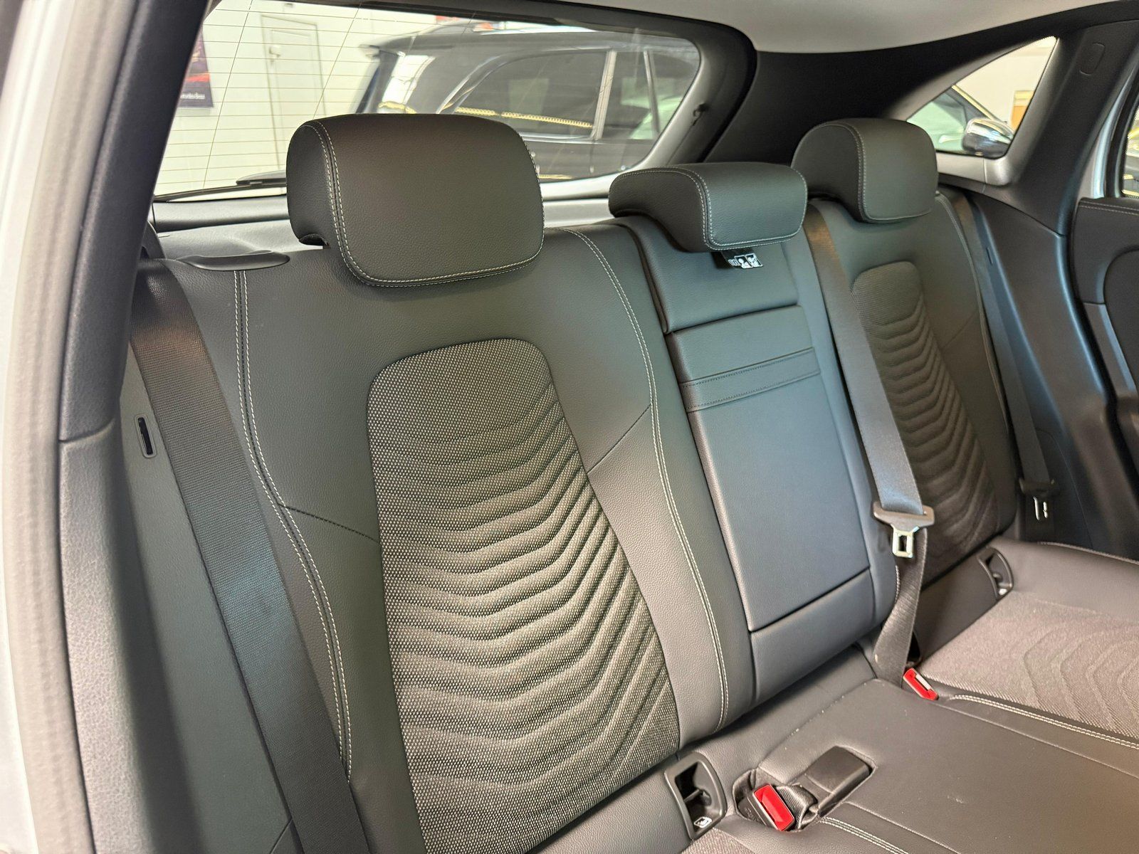 Fahrzeugabbildung Mercedes-Benz EQA 250+ FACELIFT+PANO+DISTR+360+KEYLESS+CARPLAY