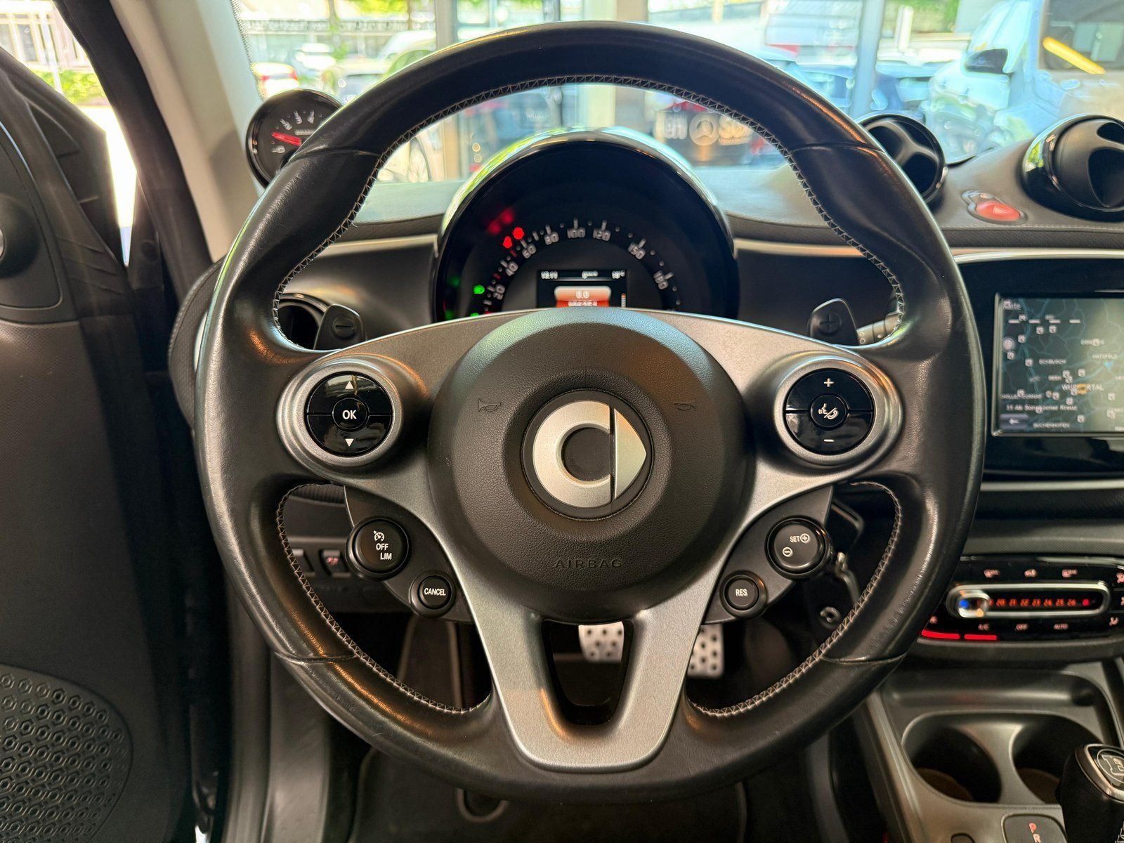 Fahrzeugabbildung Smart BRABUS fortwo 80 kW JBL+LEDER+PANO+NAVI+KAMERA