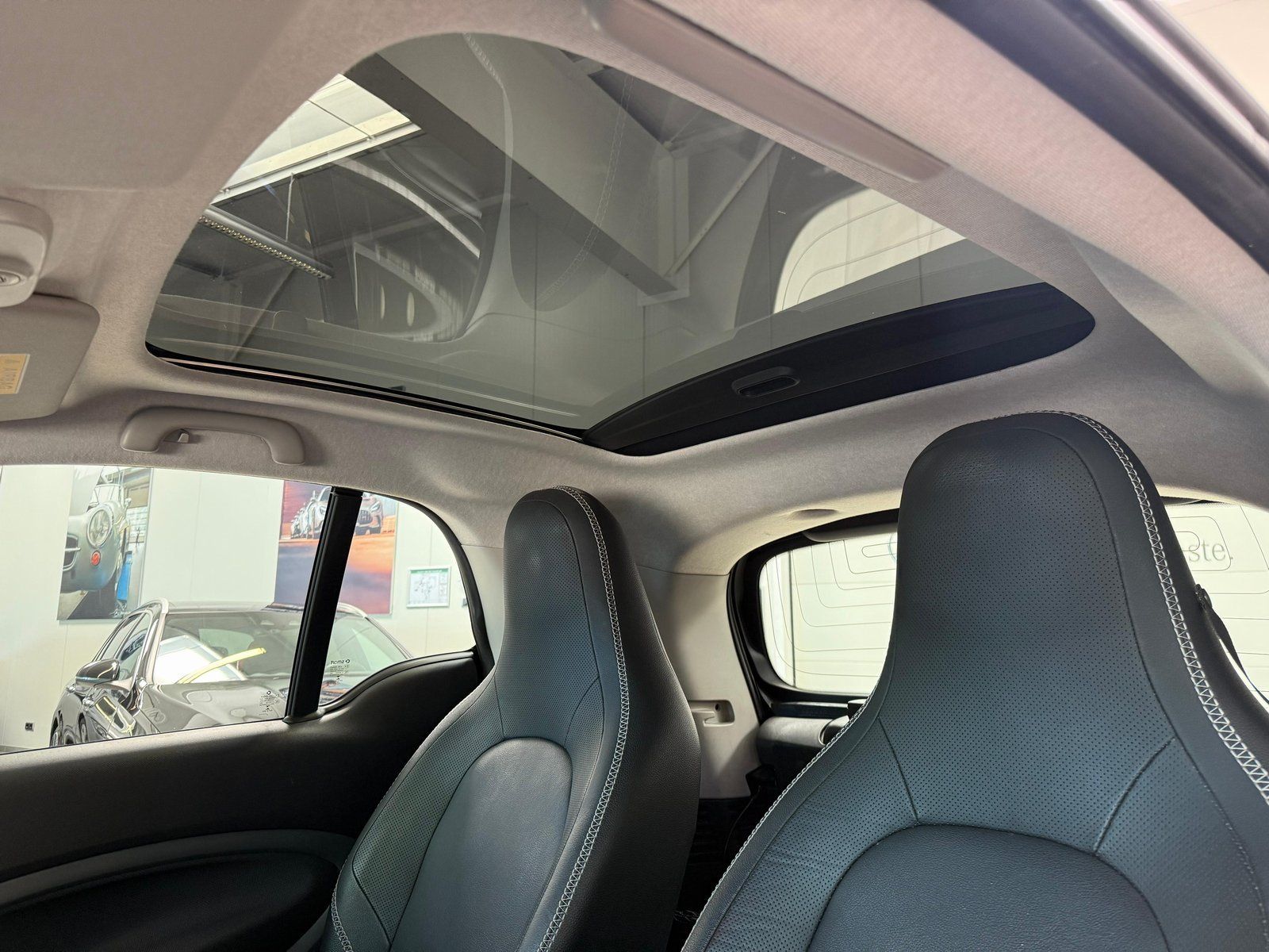 Fahrzeugabbildung Smart BRABUS fortwo 80 kW JBL+LEDER+PANO+NAVI+KAMERA