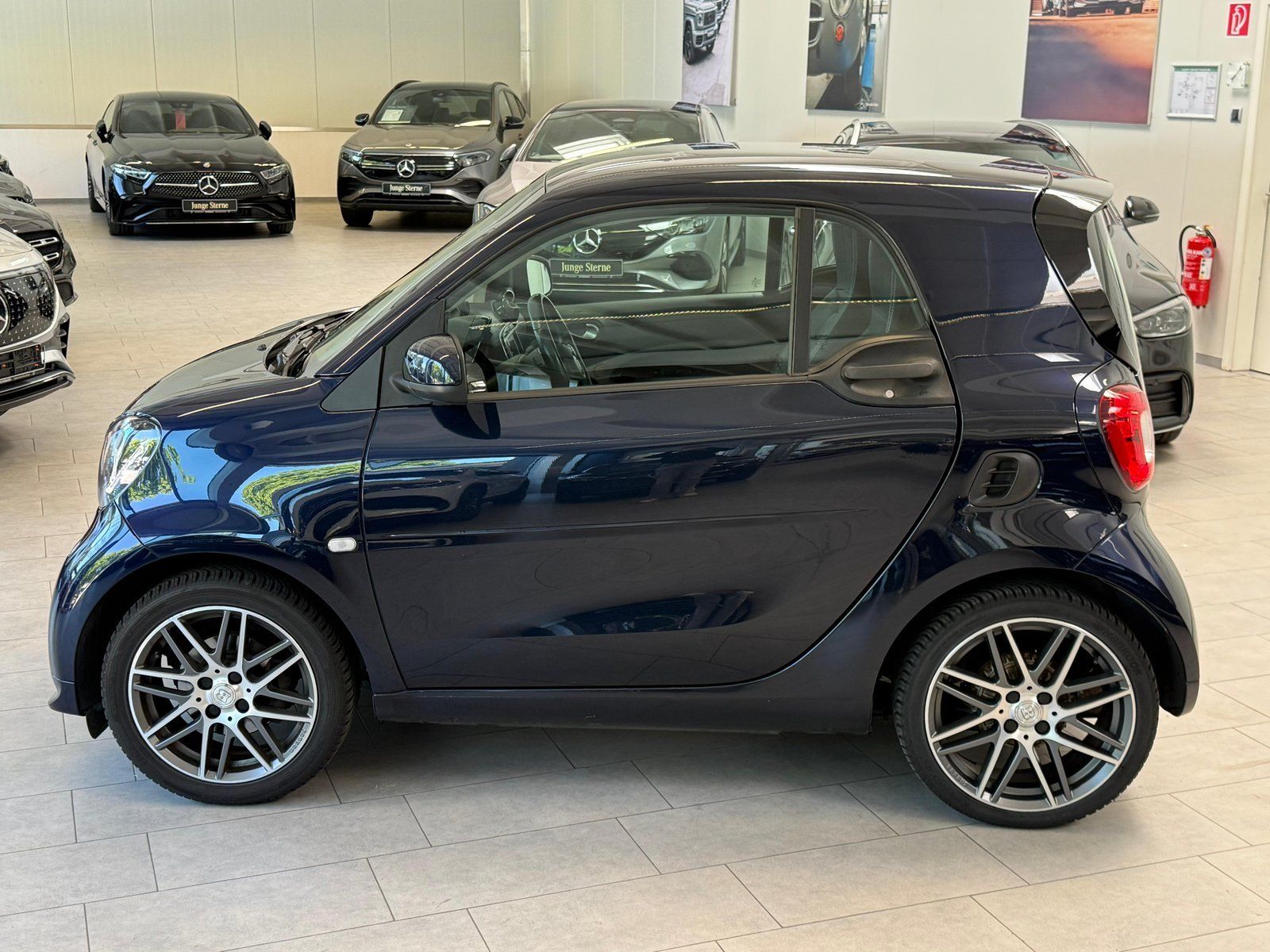 Fahrzeugabbildung Smart BRABUS fortwo 80 kW JBL+LEDER+PANO+NAVI+KAMERA
