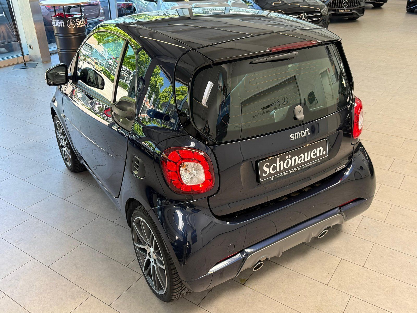 Fahrzeugabbildung Smart BRABUS fortwo 80 kW JBL+LEDER+PANO+NAVI+KAMERA