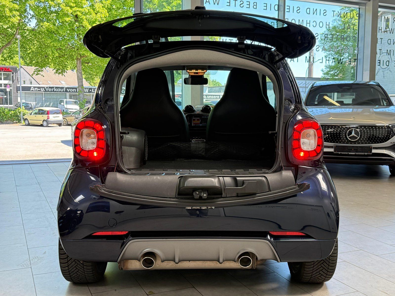 Fahrzeugabbildung Smart BRABUS fortwo 80 kW JBL+LEDER+PANO+NAVI+KAMERA