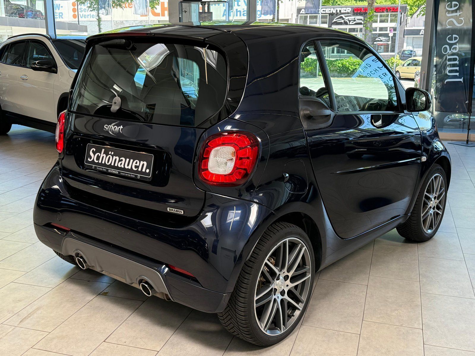 Fahrzeugabbildung Smart BRABUS fortwo 80 kW JBL+LEDER+PANO+NAVI+KAMERA