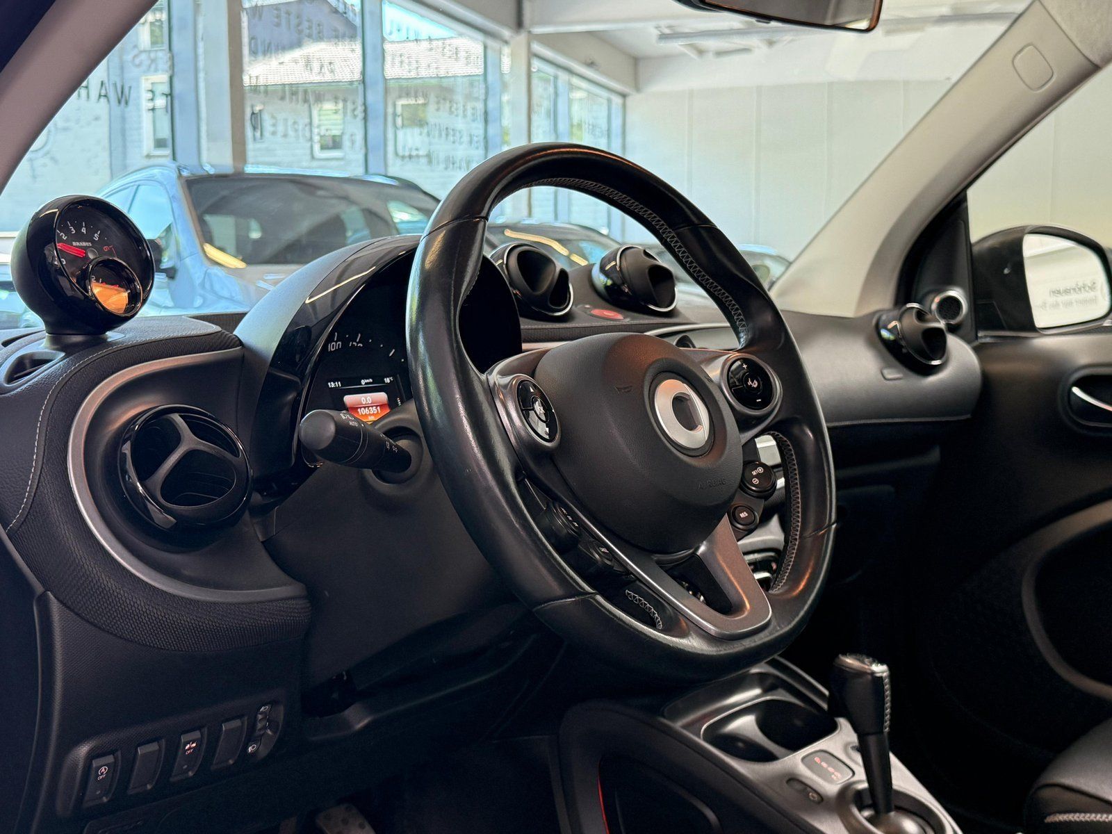 Fahrzeugabbildung Smart BRABUS fortwo 80 kW JBL+LEDER+PANO+NAVI+KAMERA