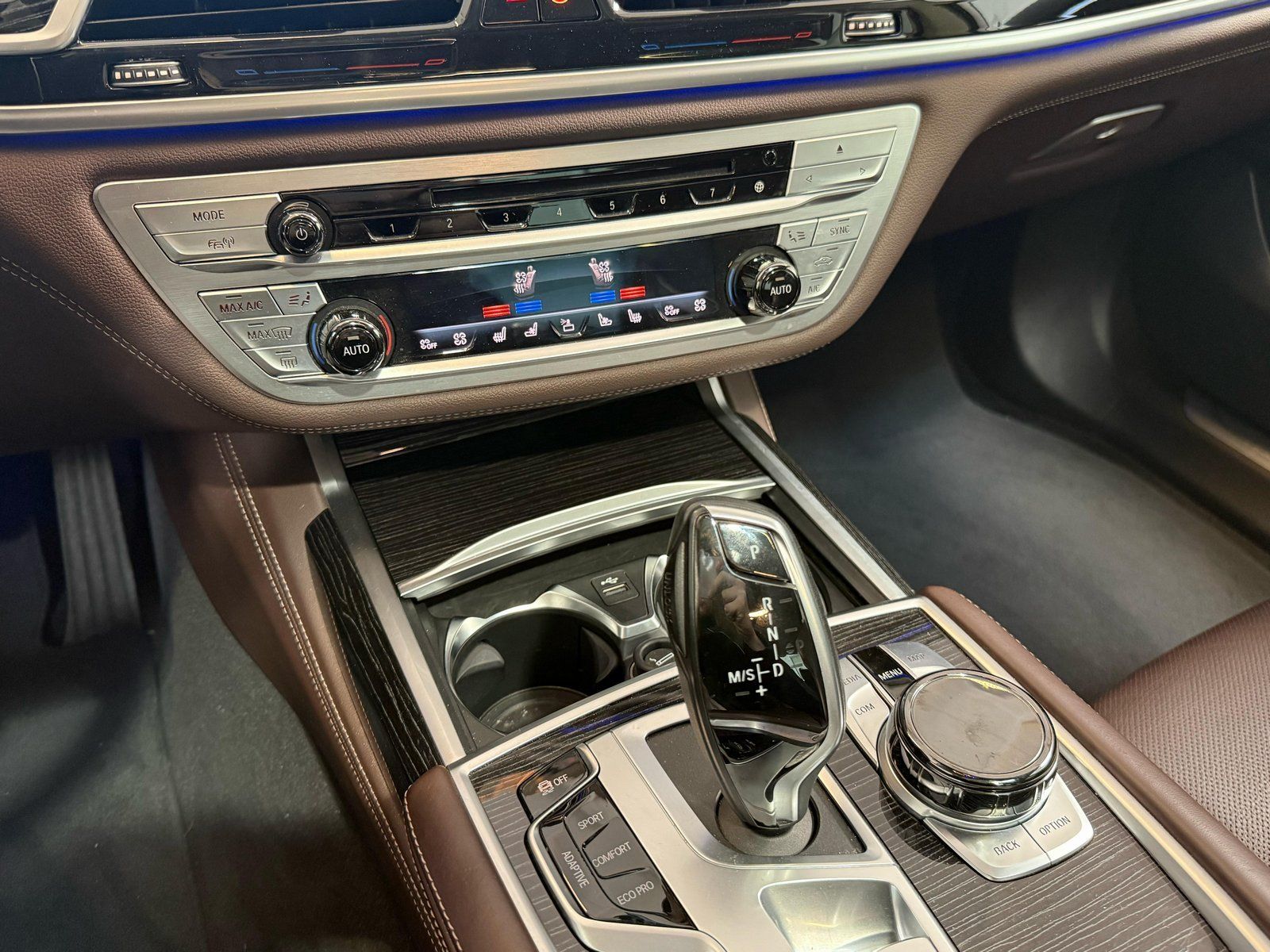 Fahrzeugabbildung BMW 740 d xDrive ExecutiveDrivePro+SHD+HARMAN+MASSAG