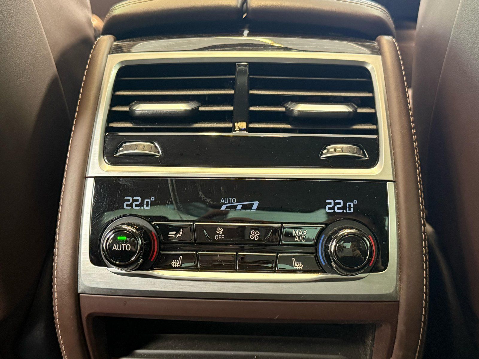 Fahrzeugabbildung BMW 740 d xDrive ExecutiveDrivePro+SHD+HARMAN+MASSAG