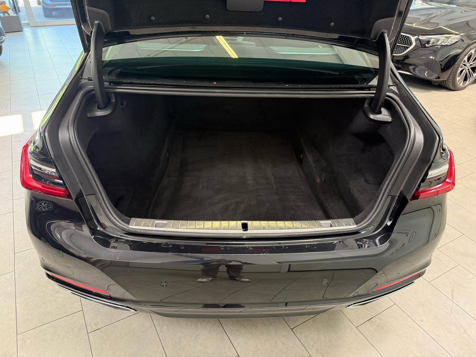 Fahrzeugabbildung BMW 740 d xDrive ExecutiveDrivePro+SHD+HARMAN+MASSAG