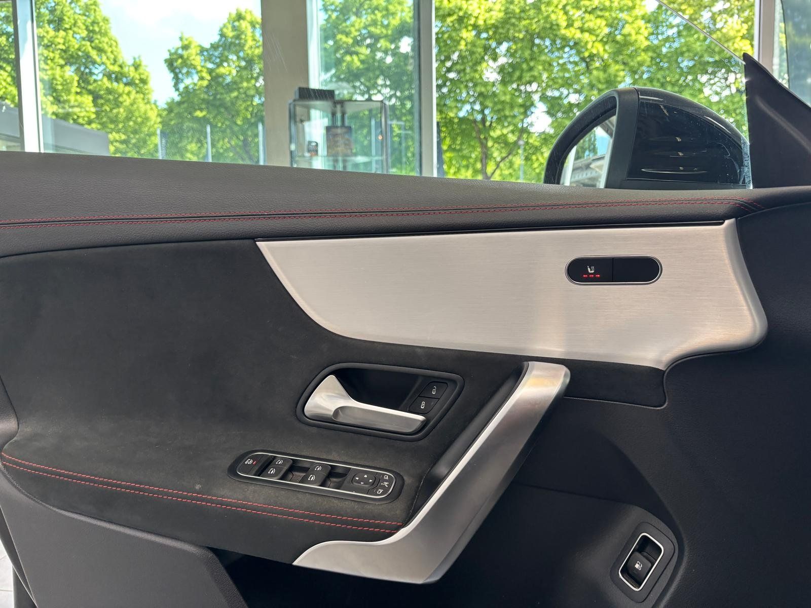 Fahrzeugabbildung Mercedes-Benz CLA 250 e SB AMG LED+KAMERA+CARPLAY+19"+