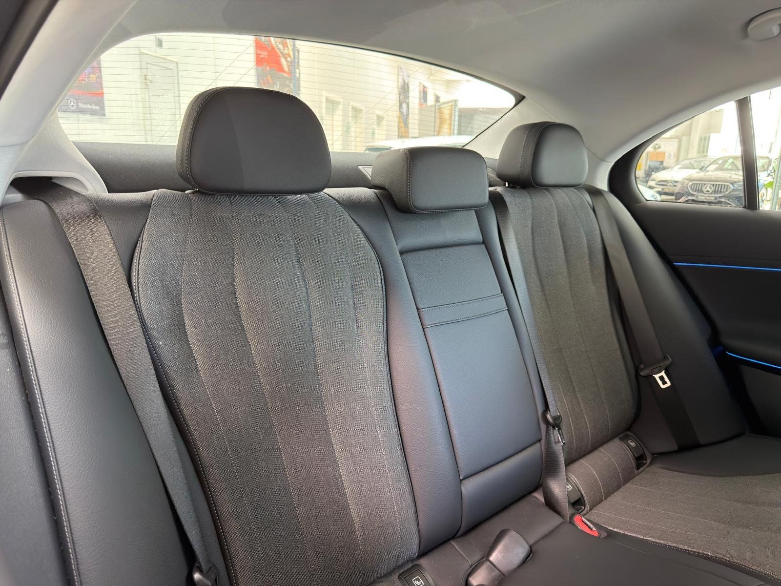 Fahrzeugabbildung Mercedes-Benz E 200 Avantgarde DISTR+KEYLESS+LED+KAMERA+TOTW.