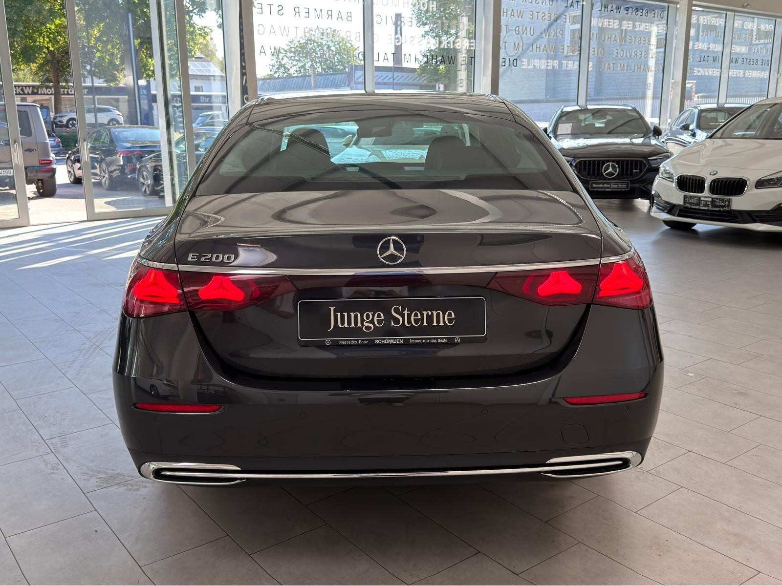 Fahrzeugabbildung Mercedes-Benz E 200 Avantgarde DISTR+KEYLESS+LED+KAMERA+TOTW.