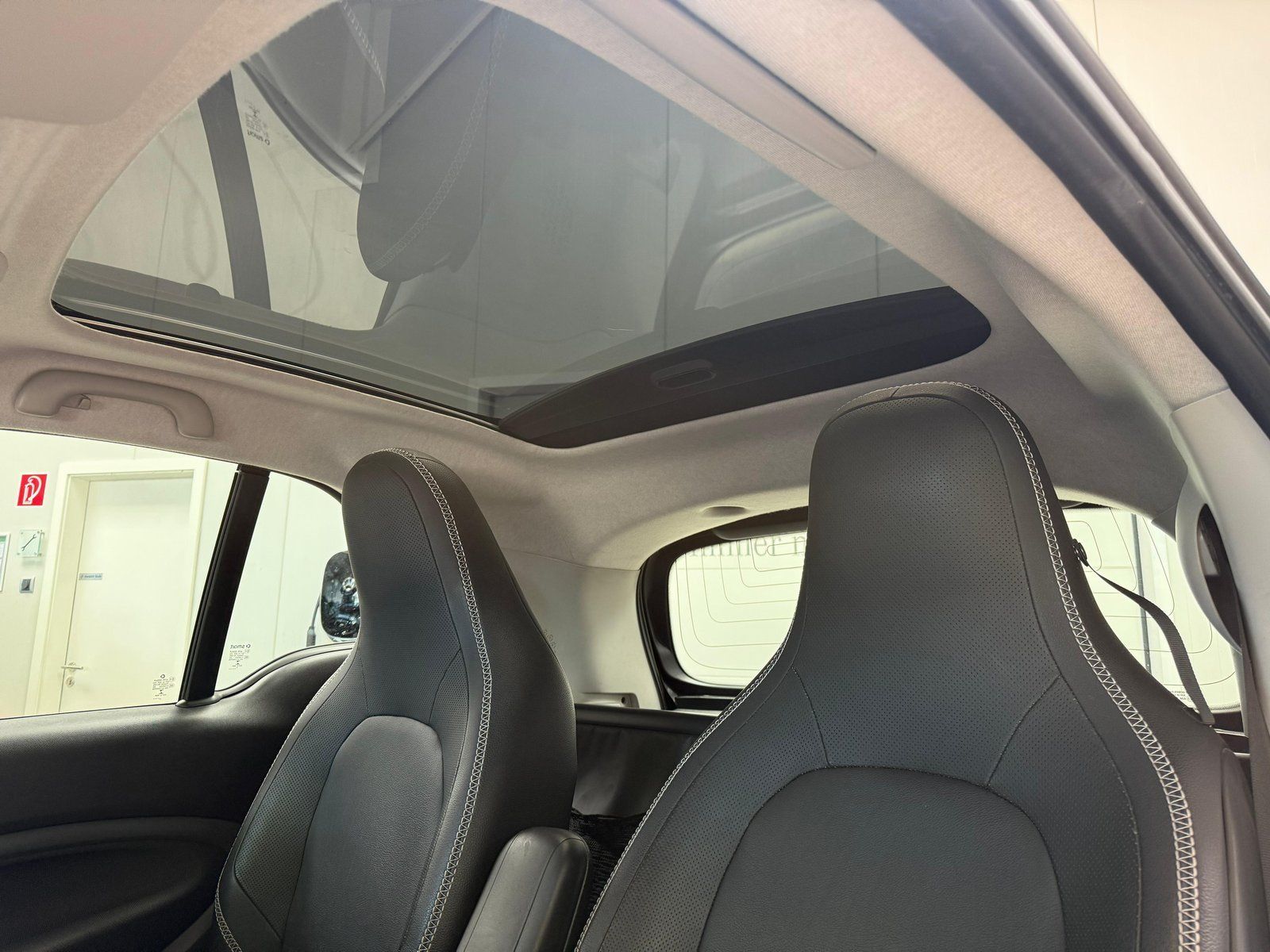 Fahrzeugabbildung Smart BRABUS fortwo 80 kW JBL+LEDER+PANO+NAVI+KAMERA