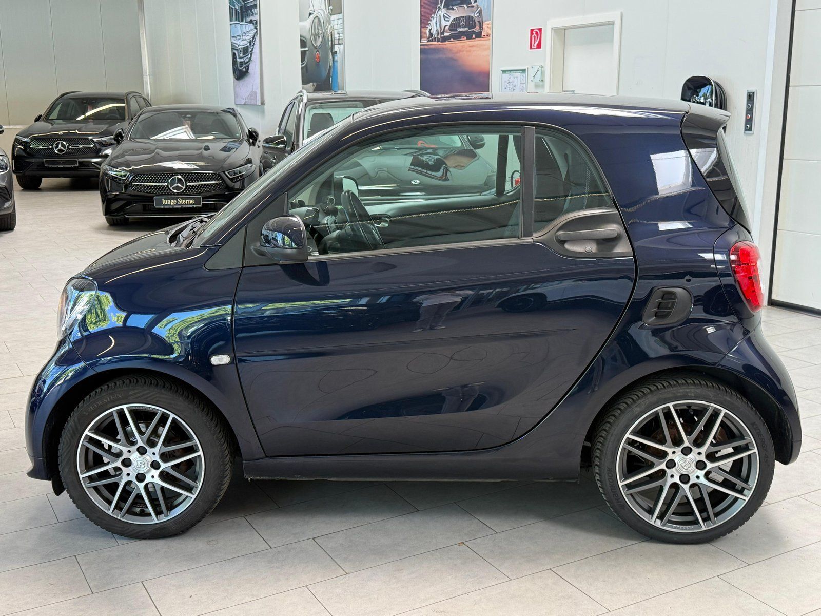 Fahrzeugabbildung Smart BRABUS fortwo 80 kW JBL+LEDER+PANO+NAVI+KAMERA