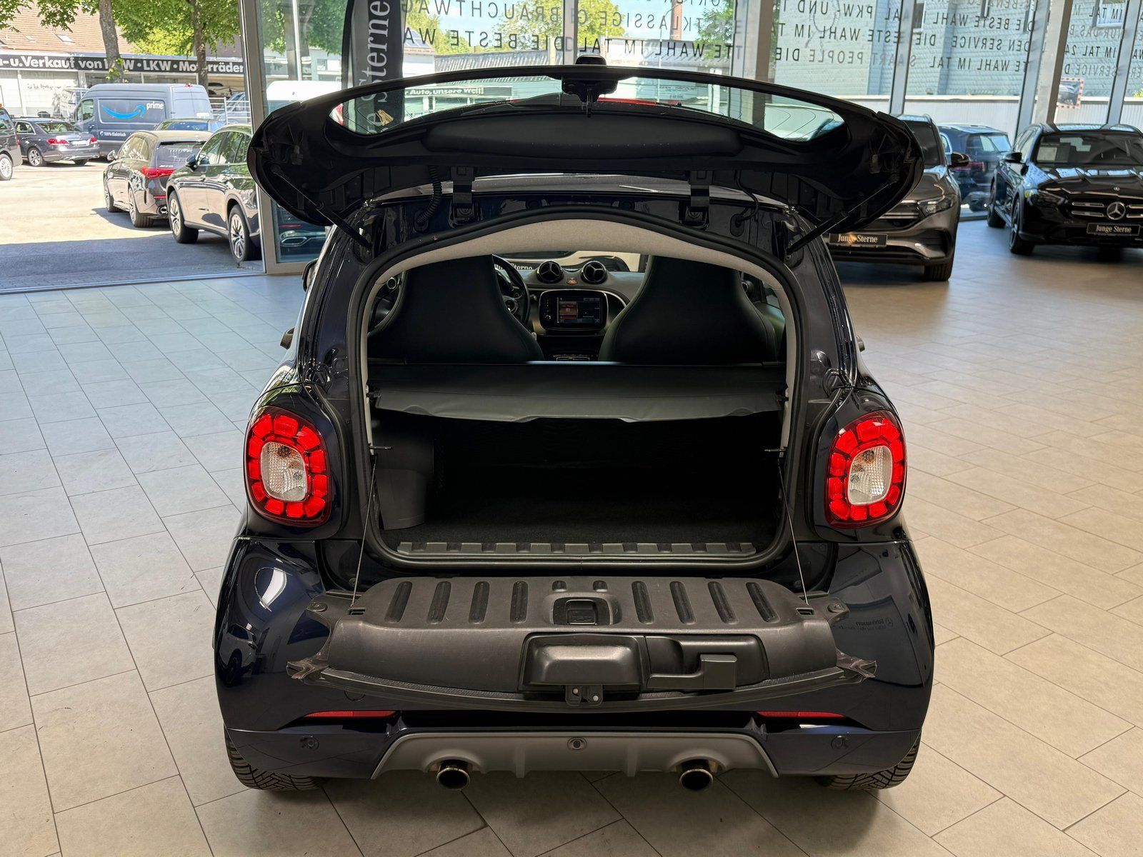 Fahrzeugabbildung Smart BRABUS fortwo 80 kW JBL+LEDER+PANO+NAVI+KAMERA