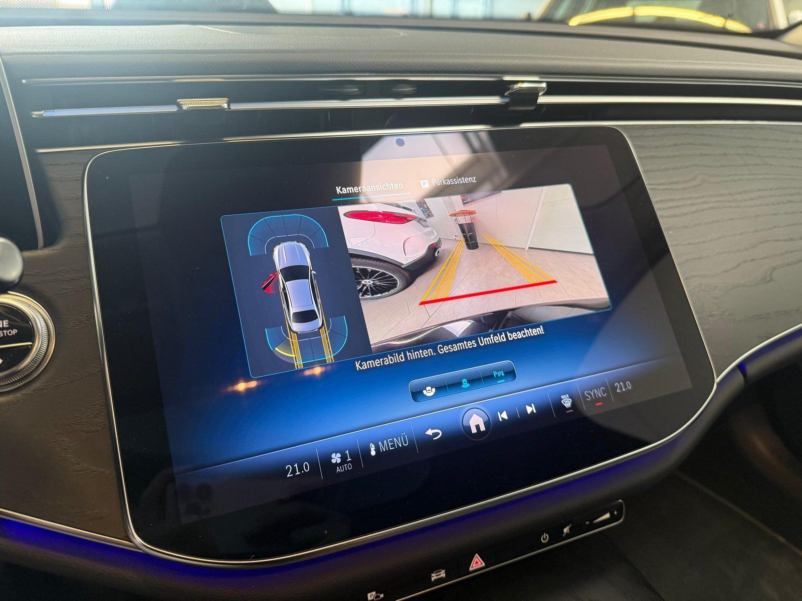 Fahrzeugabbildung Mercedes-Benz E 200 AVANTGARDE PANO+DISTRO+19"+KEYLESS+CARPLAY