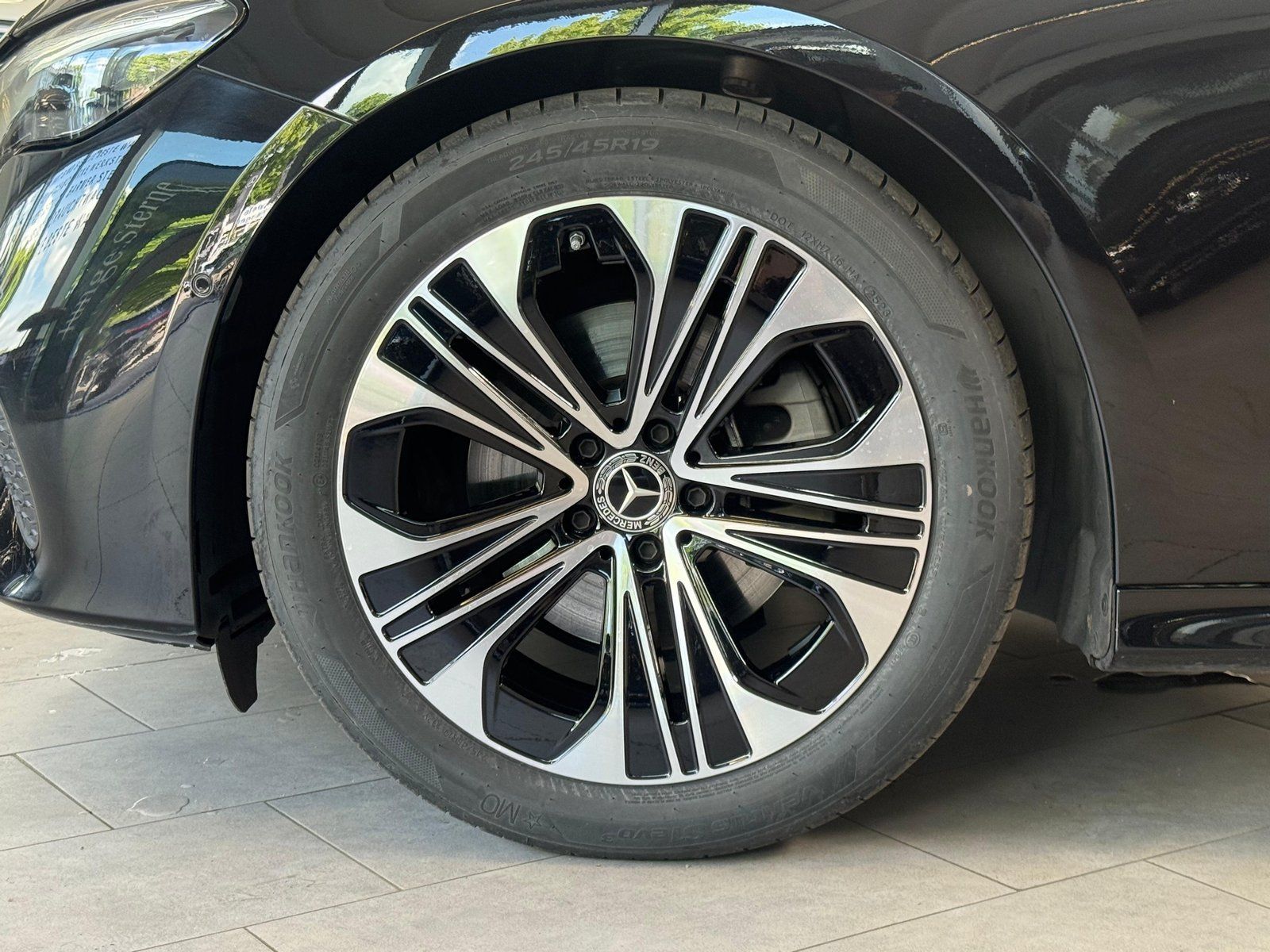Fahrzeugabbildung Mercedes-Benz E 200 AVANTGARDE PANO+DISTRO+19"+KEYLESS+CARPLAY
