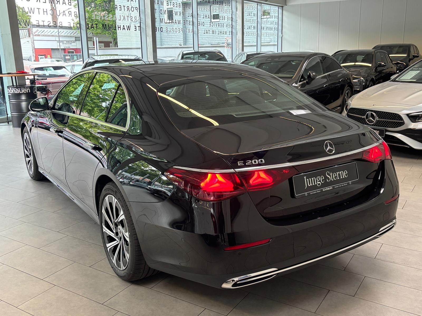 Fahrzeugabbildung Mercedes-Benz E 200 AVANTGARDE PANO+DISTRO+19"+KEYLESS+CARPLAY