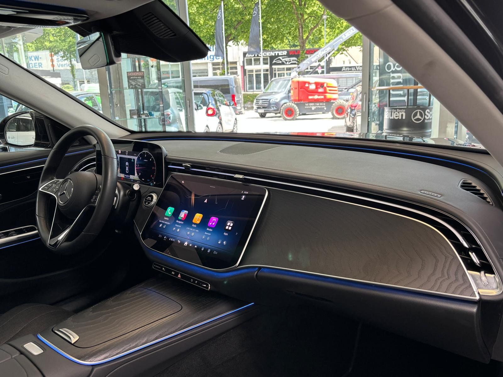 Fahrzeugabbildung Mercedes-Benz E 220 d AVANTGARDE PANO+DISTRONIC+TOTWINKEL+19"