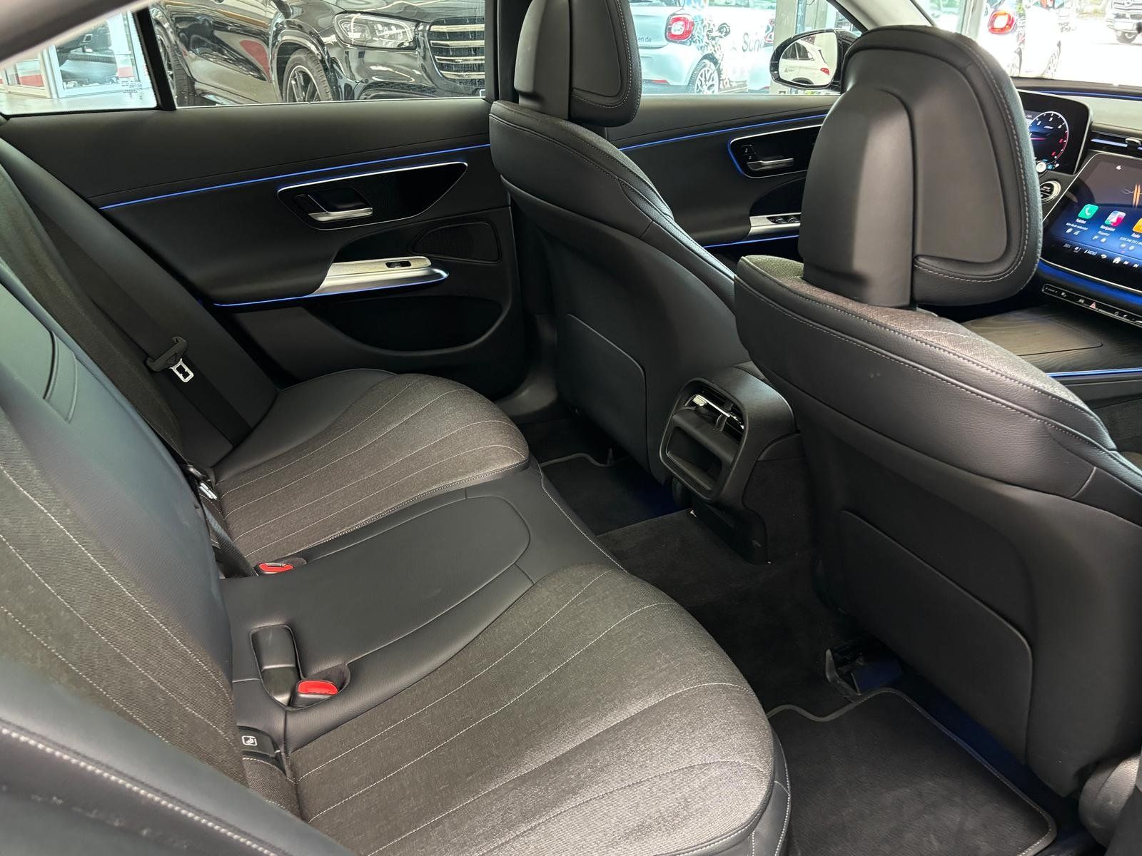 Fahrzeugabbildung Mercedes-Benz E 220 d AVANTGARDE PANO+DISTRONIC+TOTWINKEL+19"