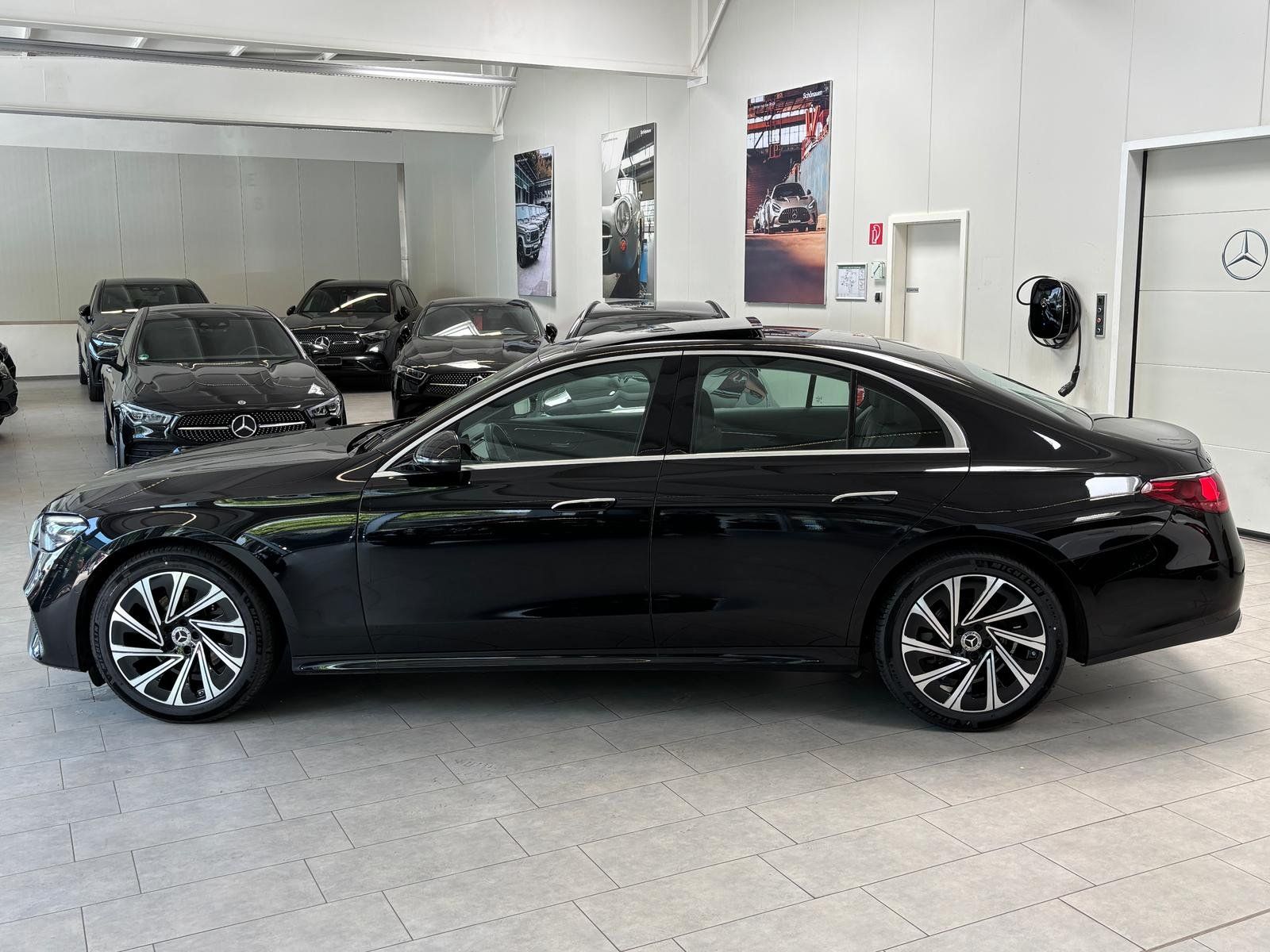 Fahrzeugabbildung Mercedes-Benz E 220 d AVANTGARDE PANO+DISTRONIC+TOTWINKEL+19"
