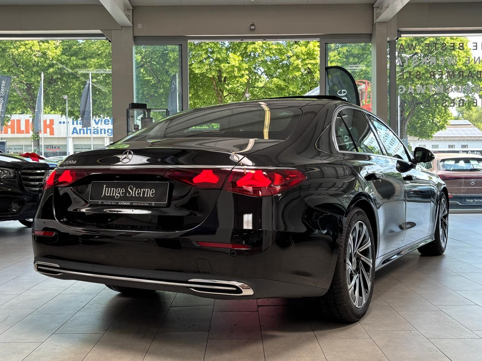 Fahrzeugabbildung Mercedes-Benz E 220 d AVANTGARDE PANO+DISTRONIC+TOTWINKEL+19"