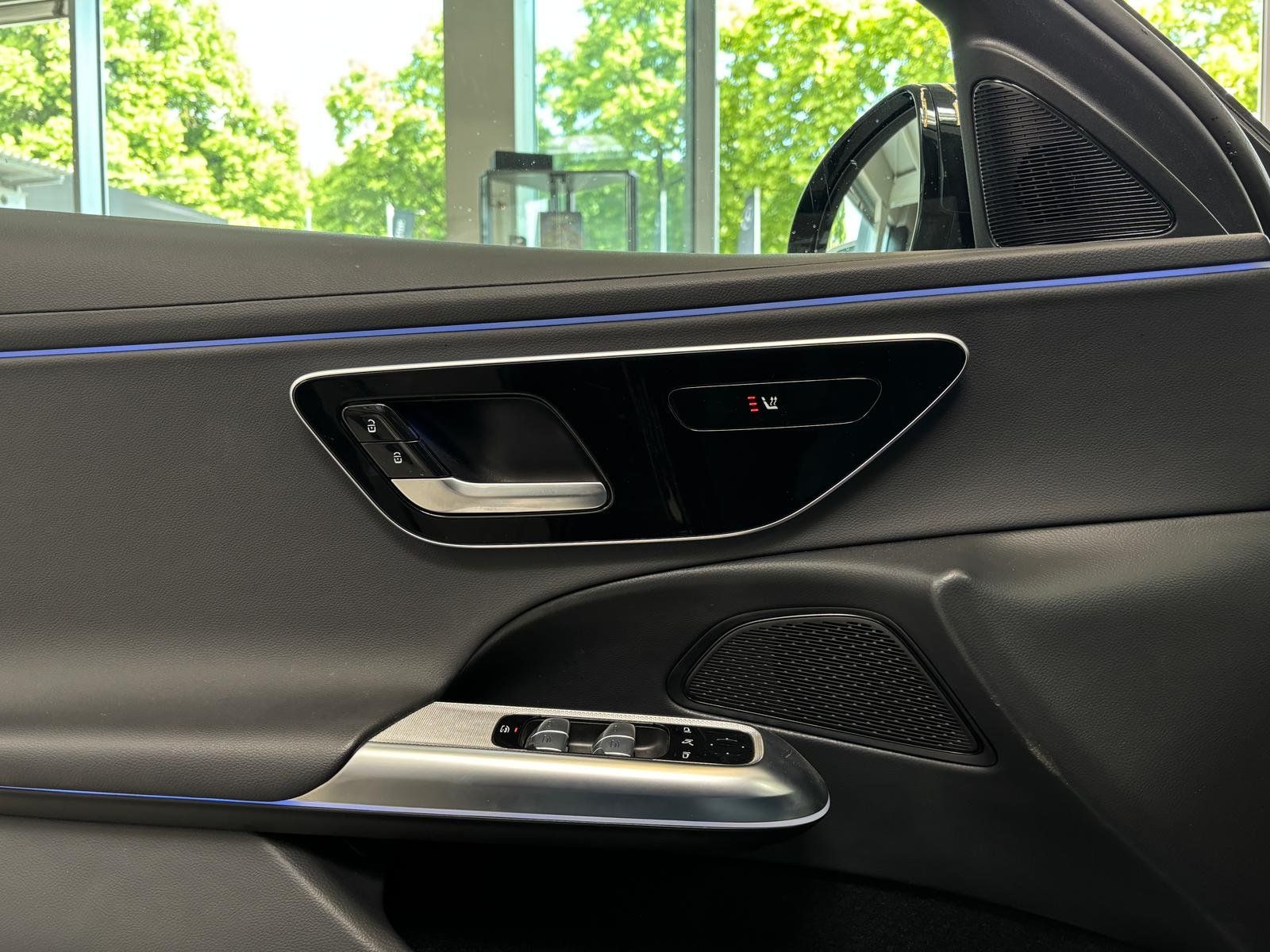 Fahrzeugabbildung Mercedes-Benz E 220 d AVANTGARDE PANO+DISTRONIC+TOTWINKEL+19"