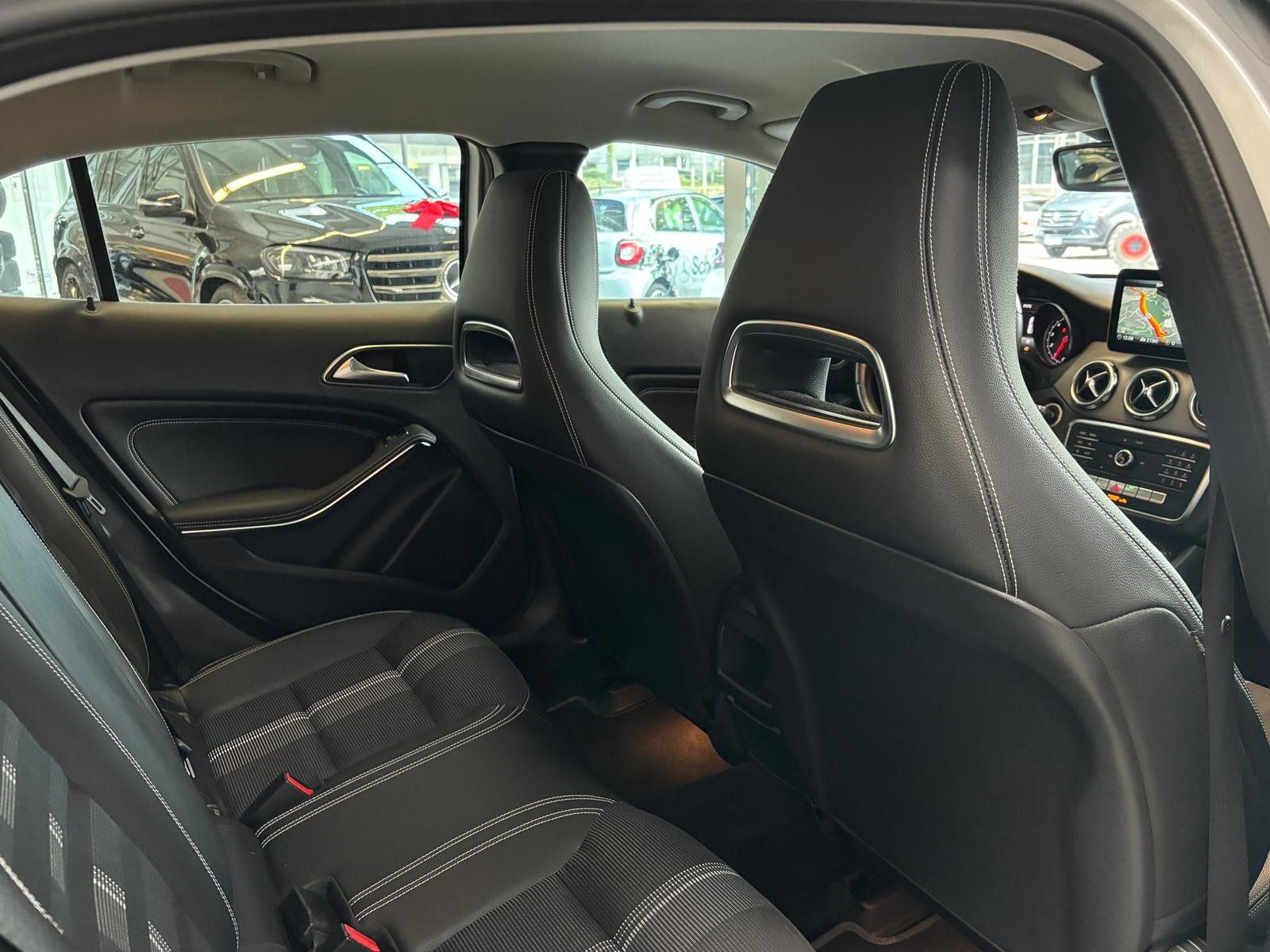 Fahrzeugabbildung Mercedes-Benz GLA 180 Urban KAMERA+LED+PARKTRONIC+SITZHIEZUNG