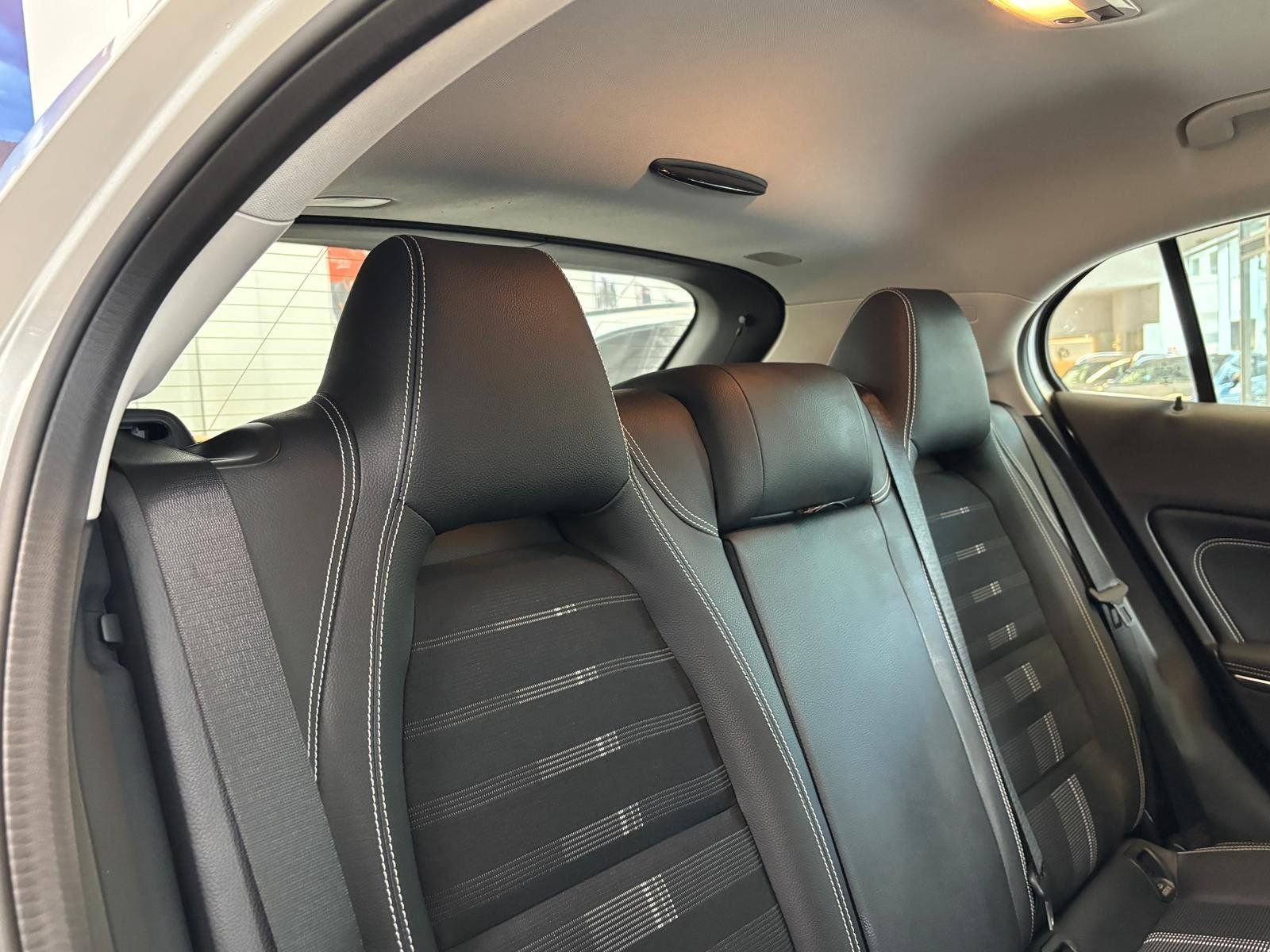 Fahrzeugabbildung Mercedes-Benz GLA 180 Urban KAMERA+LED+PARKTRONIC+SITZHIEZUNG